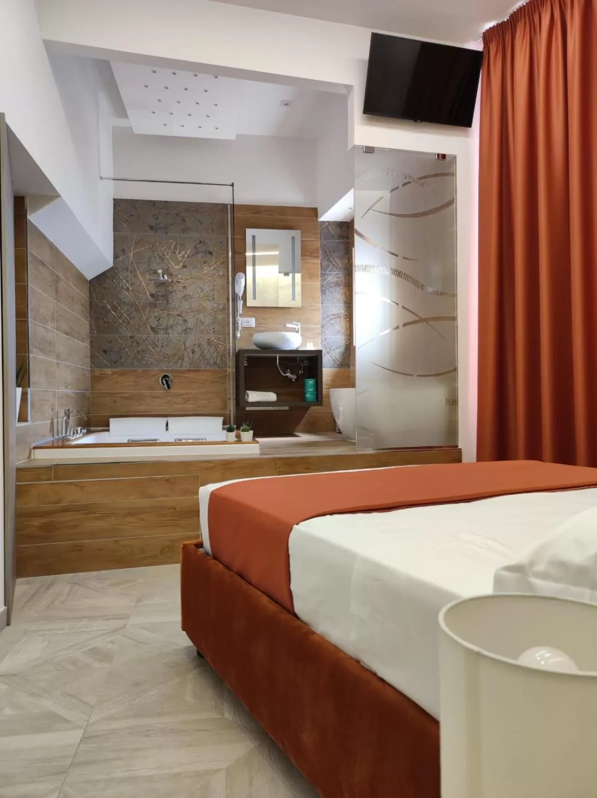 Bed in Twin Towers Naples Luxury