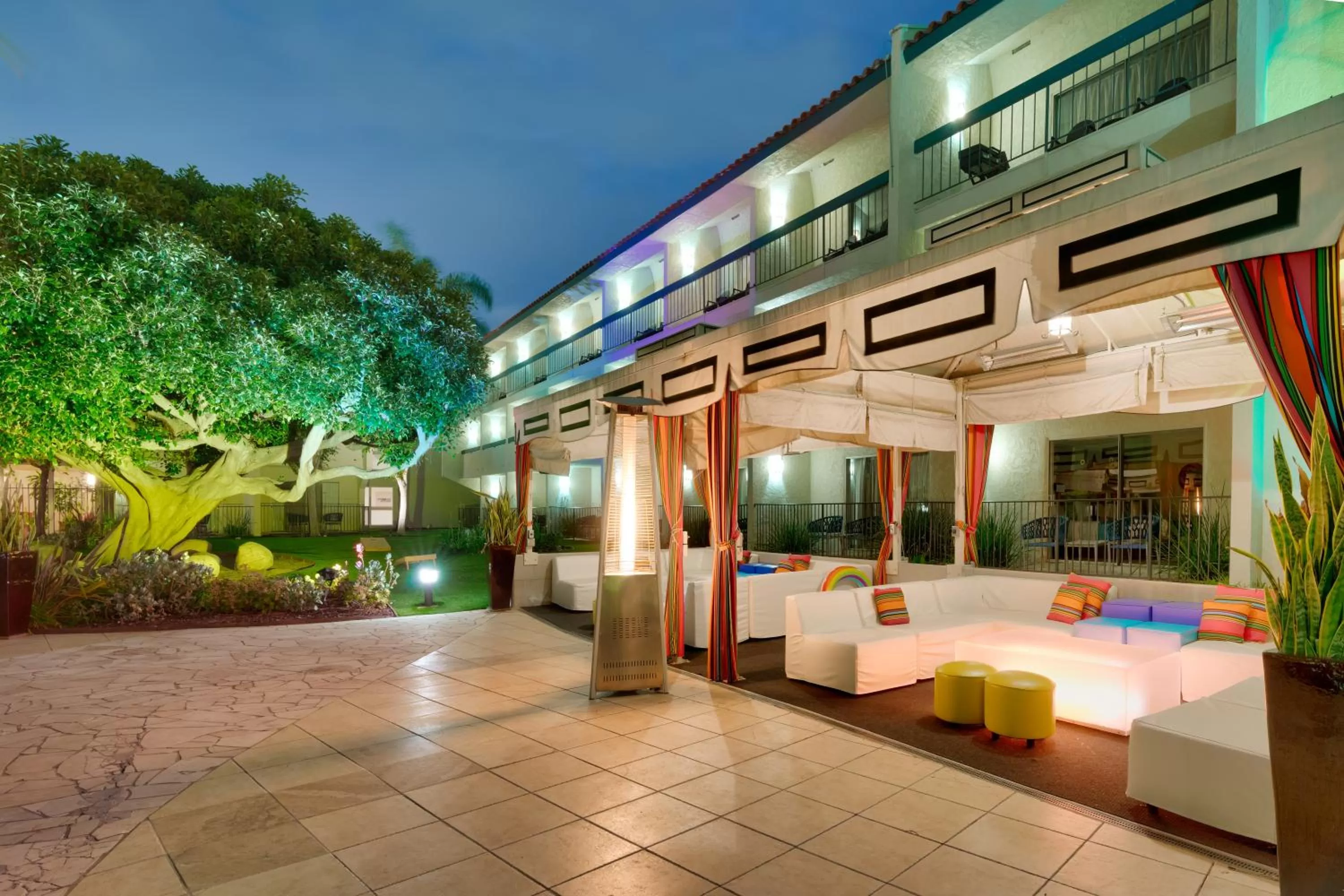 Swimming pool in Atrium Hotel Orange County