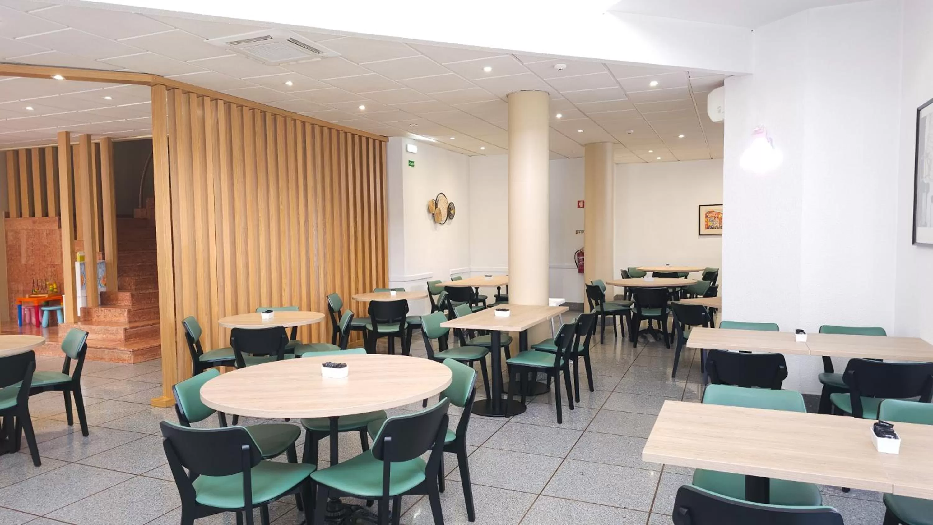 Restaurant/places to eat in Hotel Laitau