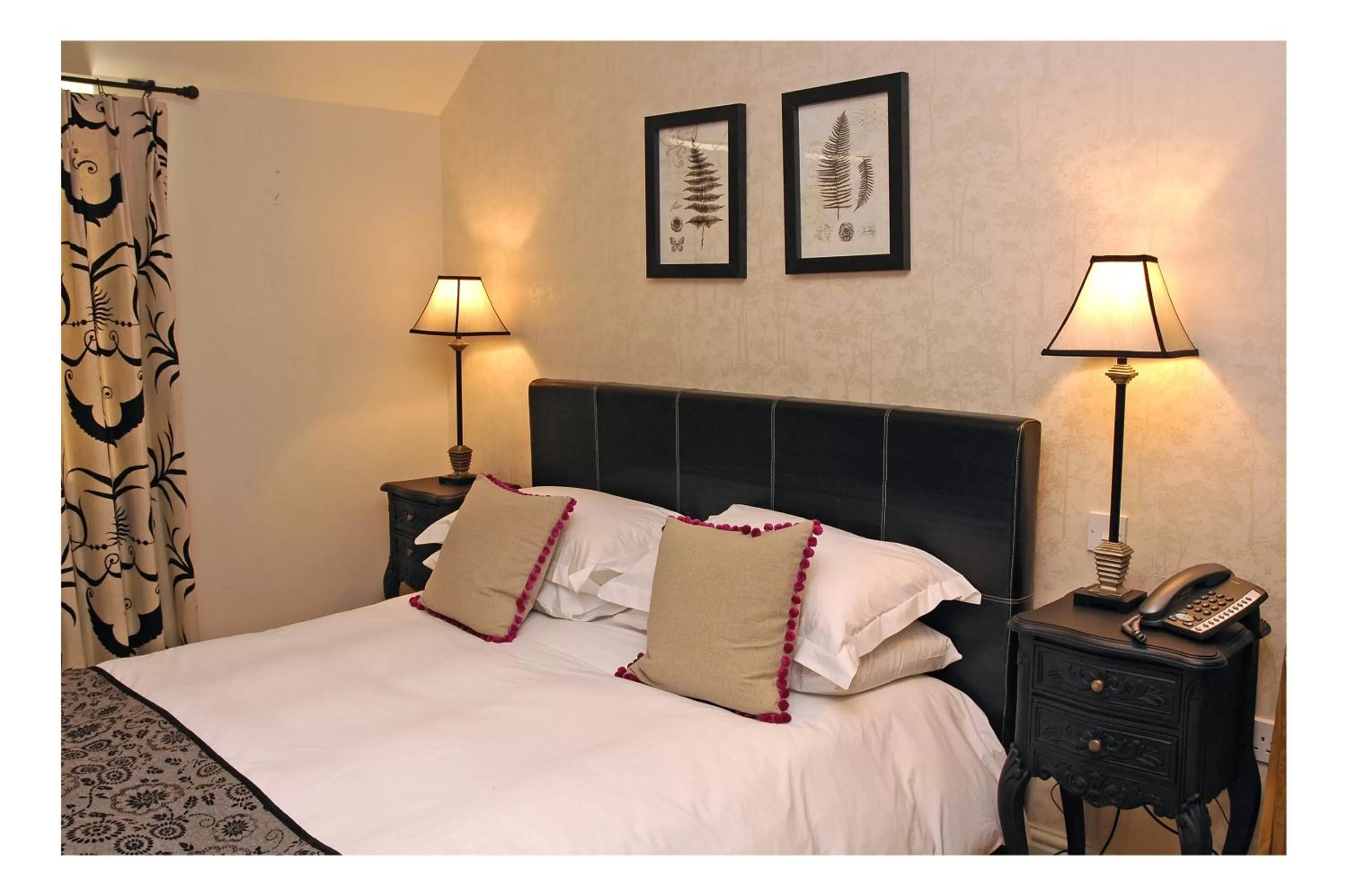 Bedroom, Bed in The Kings Arms