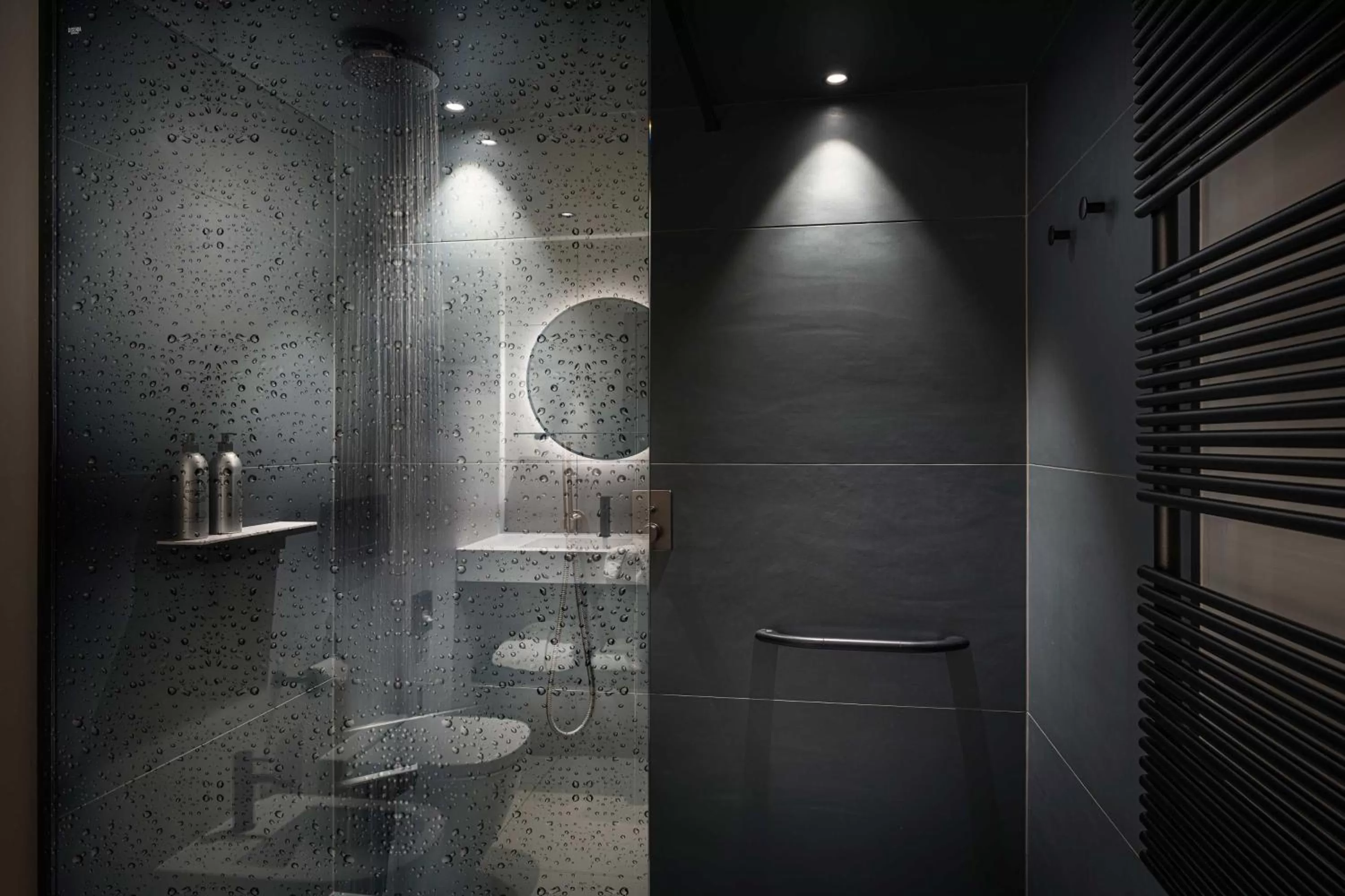 Shower in LUGANODANTE Boutique & Lifestyle Hotel