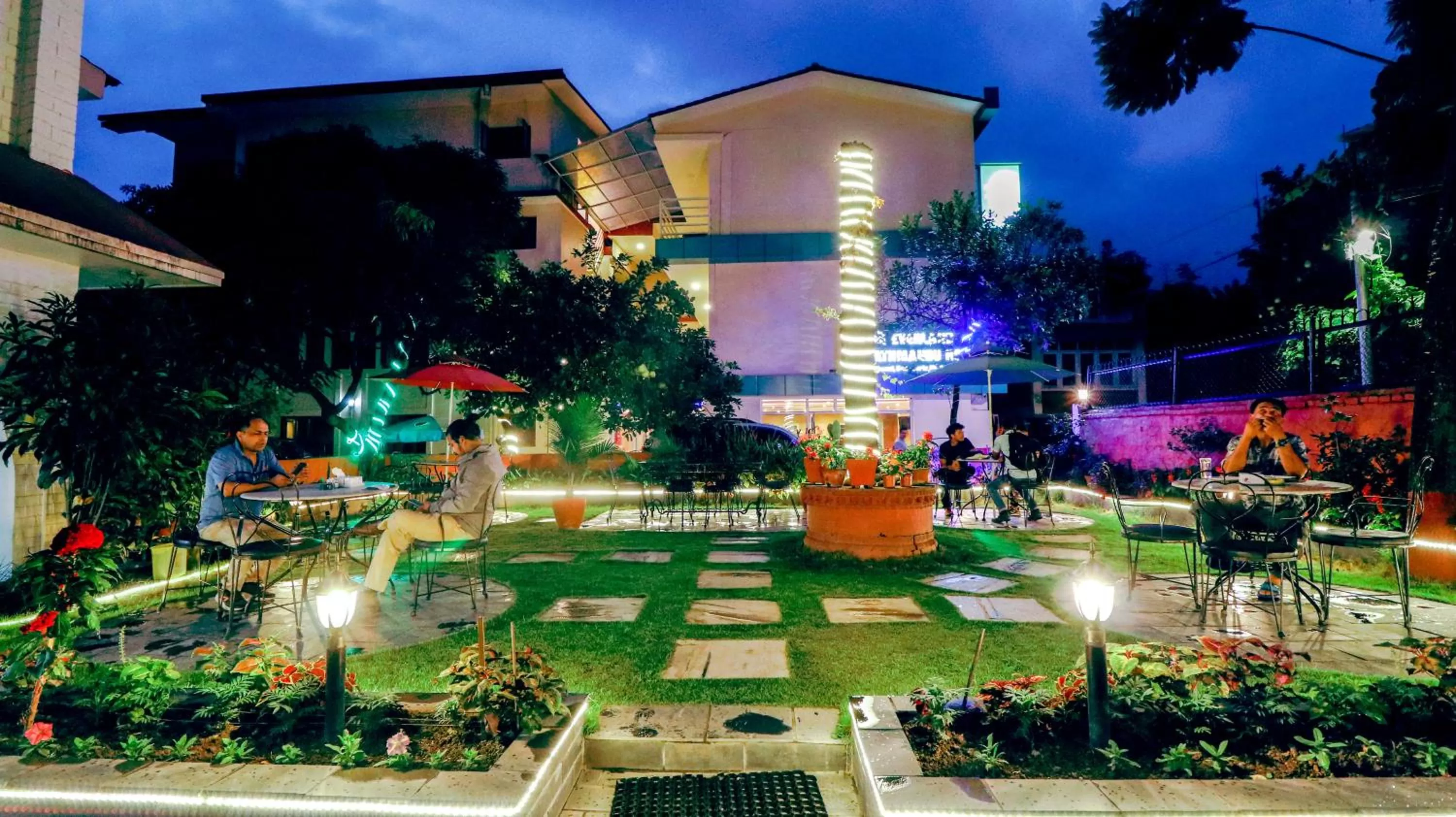 Restaurant/places to eat in Hotel Blue Horizon