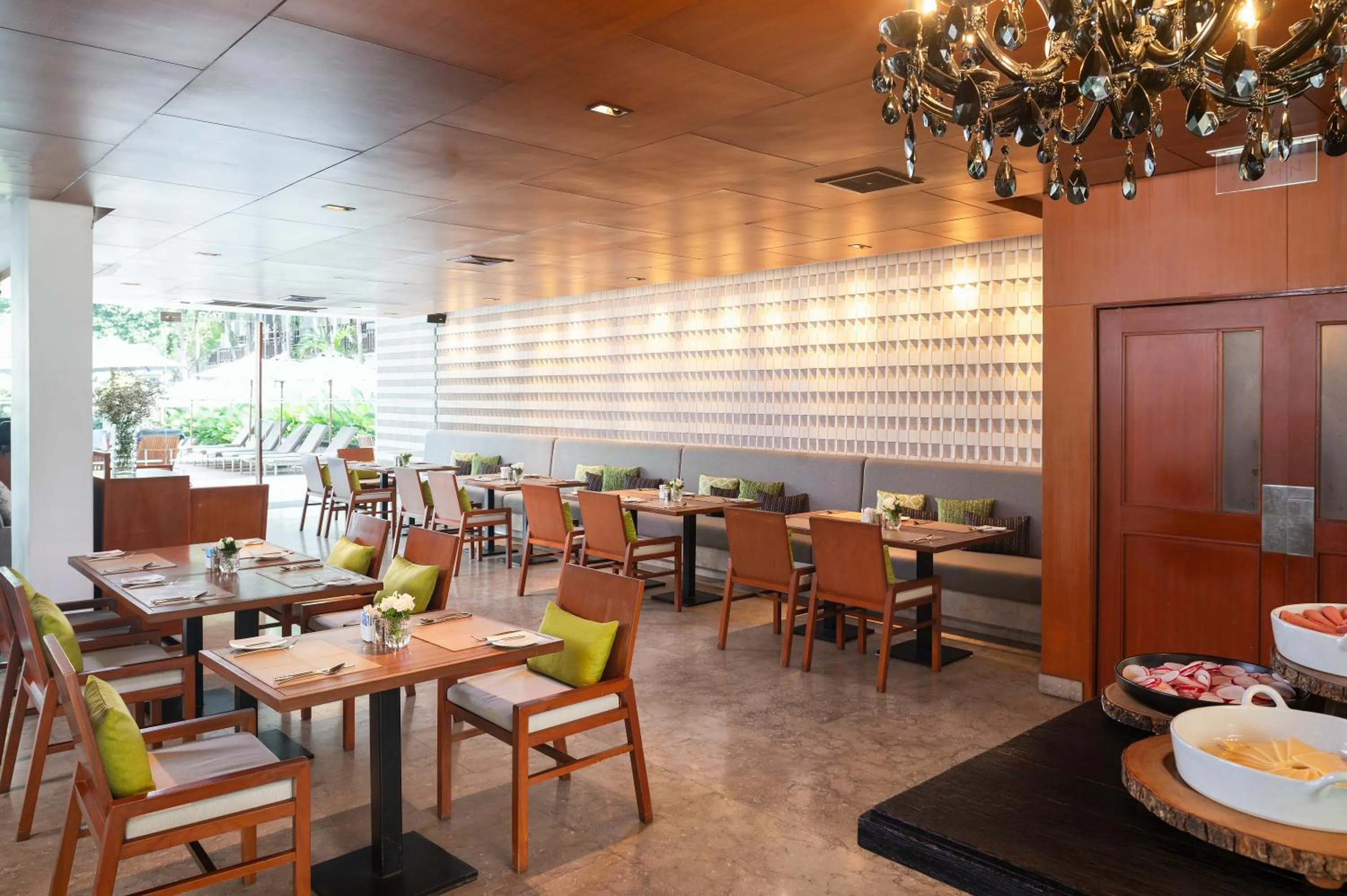 Restaurant/places to eat in Woodlands Suites Serviced Residences