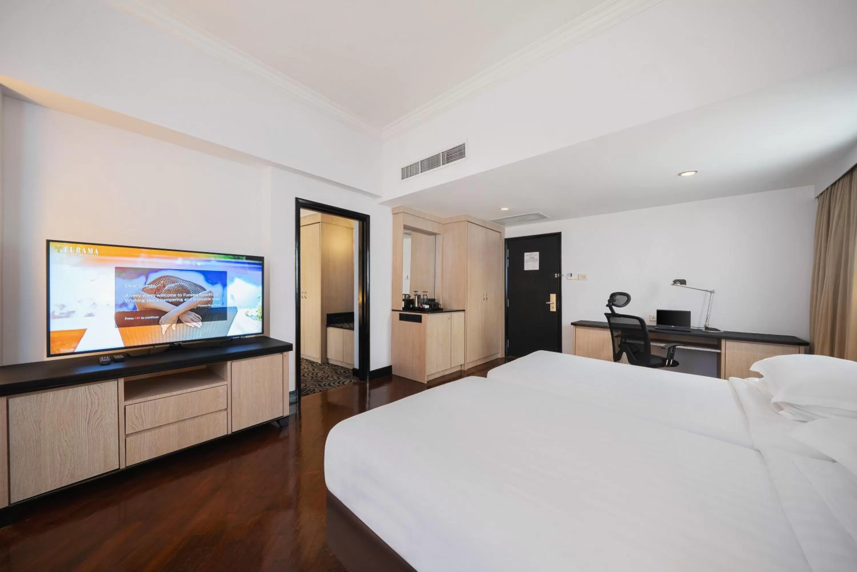 Bed in Furama RiverFront