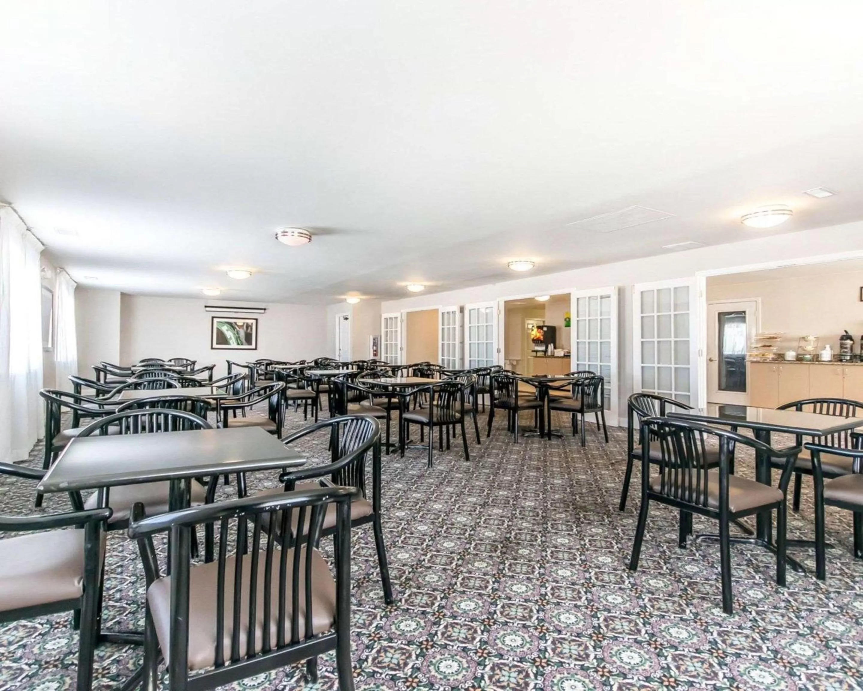 Restaurant/places to eat in Quality Inn & Suites University-Airport