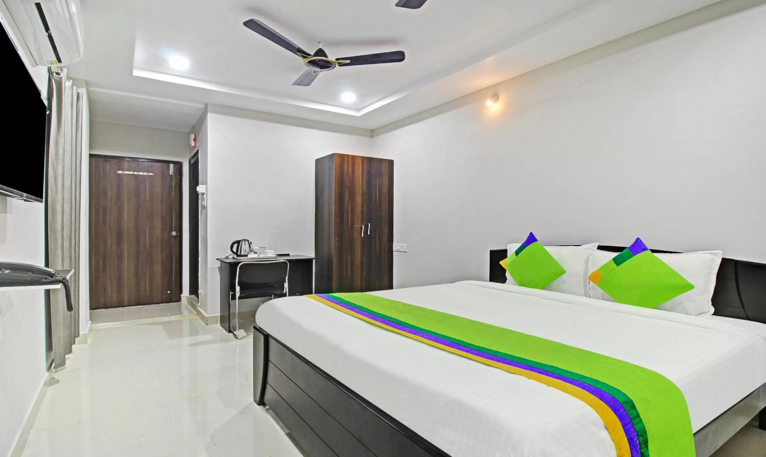 Bedroom, Bed in Itsy Hotels Sunrise Grand, Hitech City