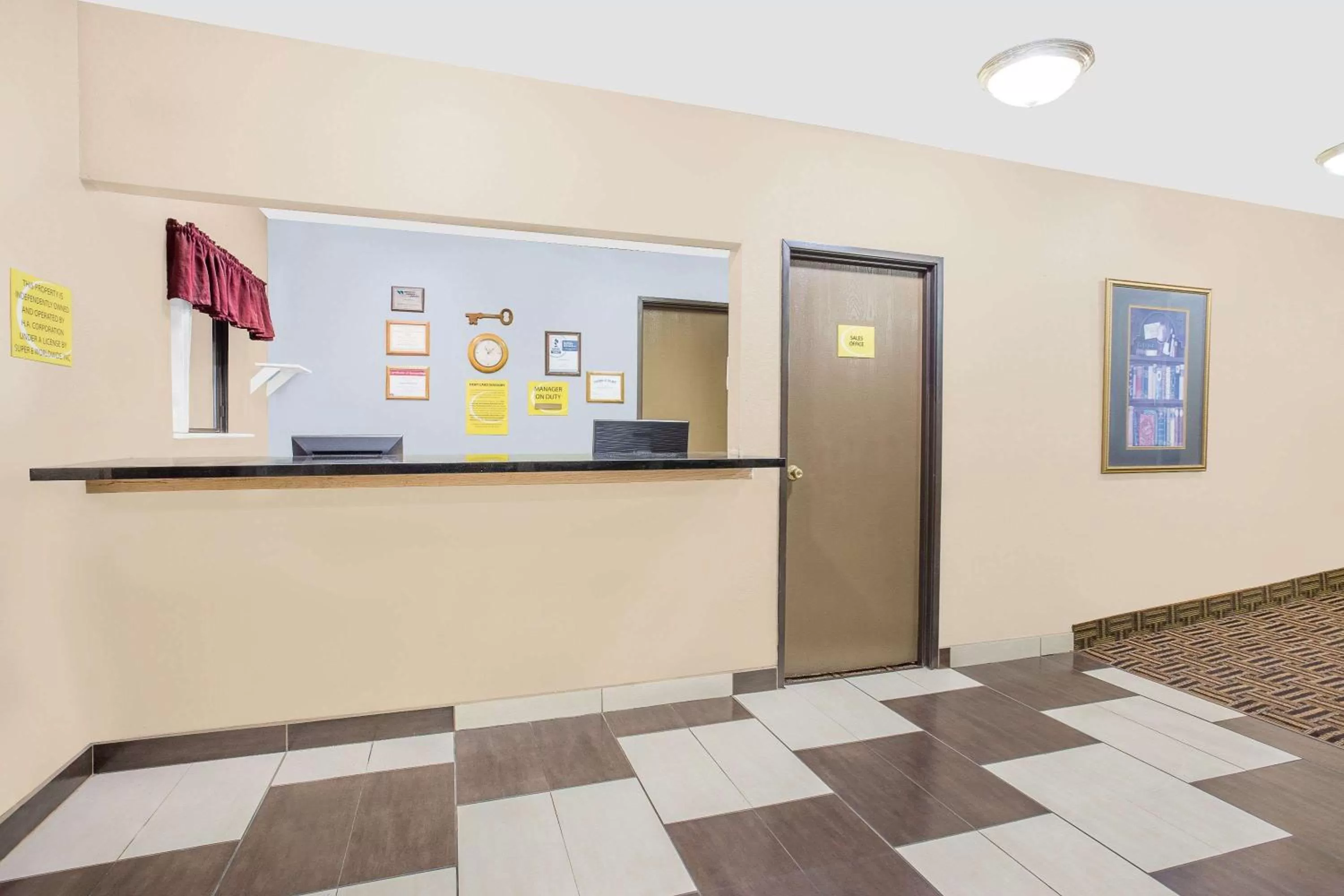 Lobby or reception in Boarders Inn & Suites by Cobblestone Hotels Waterloo Cedar Falls