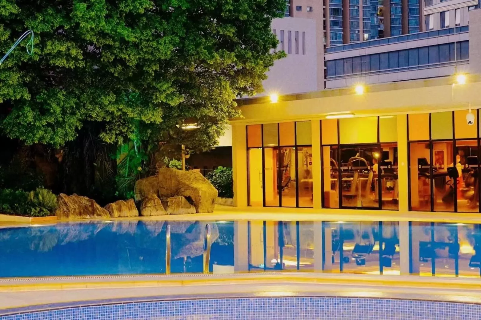 Swimming pool in Shangri-La Shenzhen - Nearby Luohu Border, Outdoor Swimming Pool