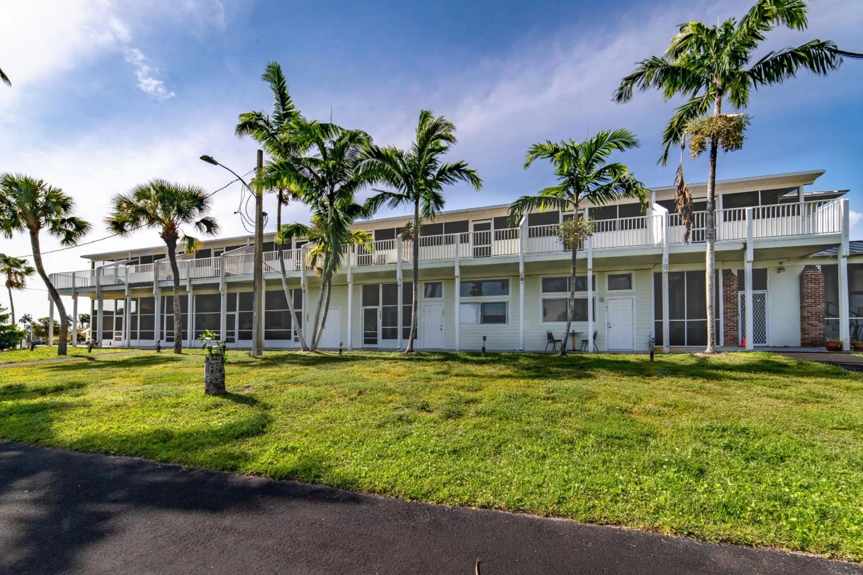 Property building in Captain's Table Hotel by Everglades Adventures