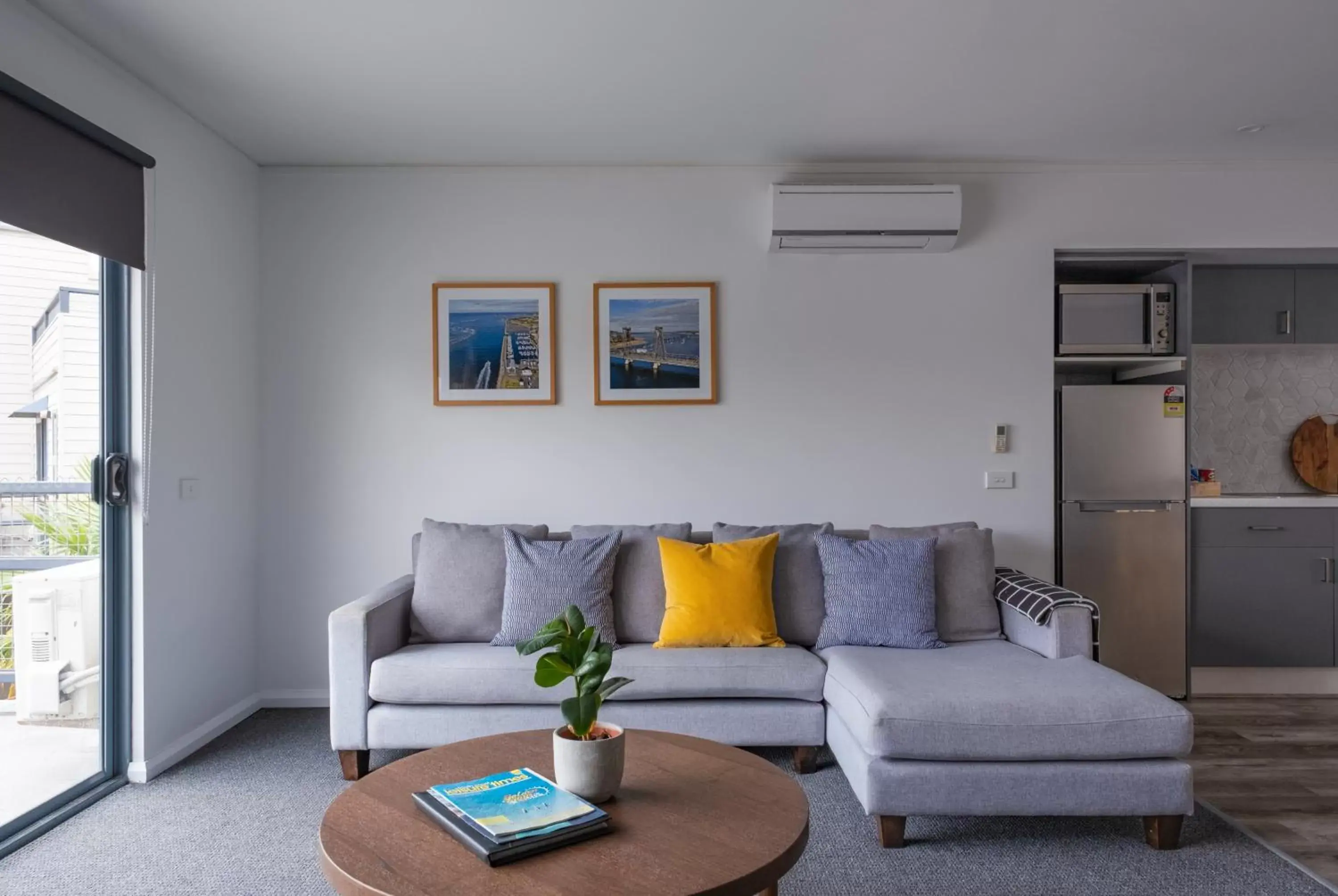 Deluxe Two-Bedroom Apartment with Bay View in Corrigans Cove Deluxe Two-Bedroom Apartment with Bay View in Corrigans Cove