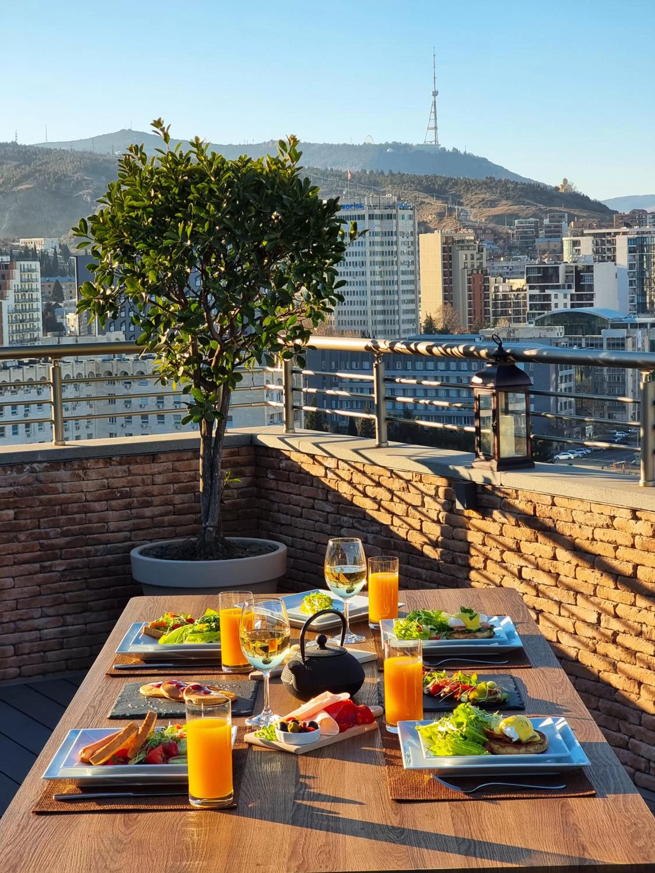 Restaurant/places to eat in Reed Hotel Tbilisi