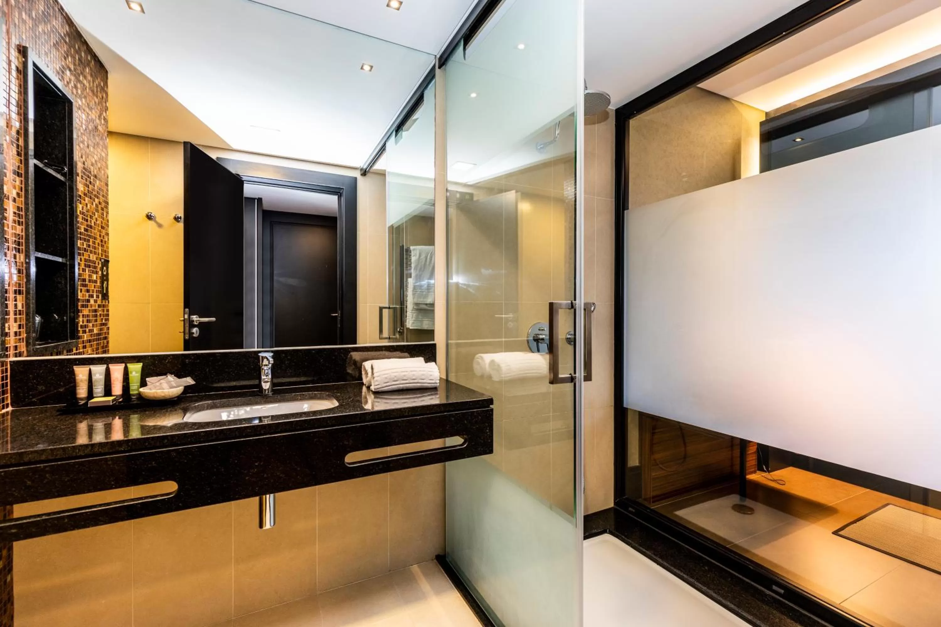 Shower in Evidencia Belverde Hotel