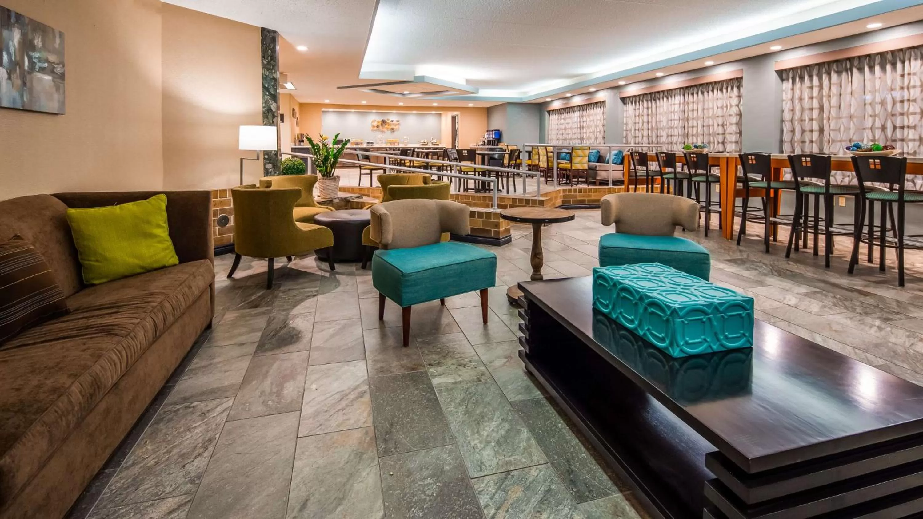 Lobby or reception in Best Western Warren Hotel