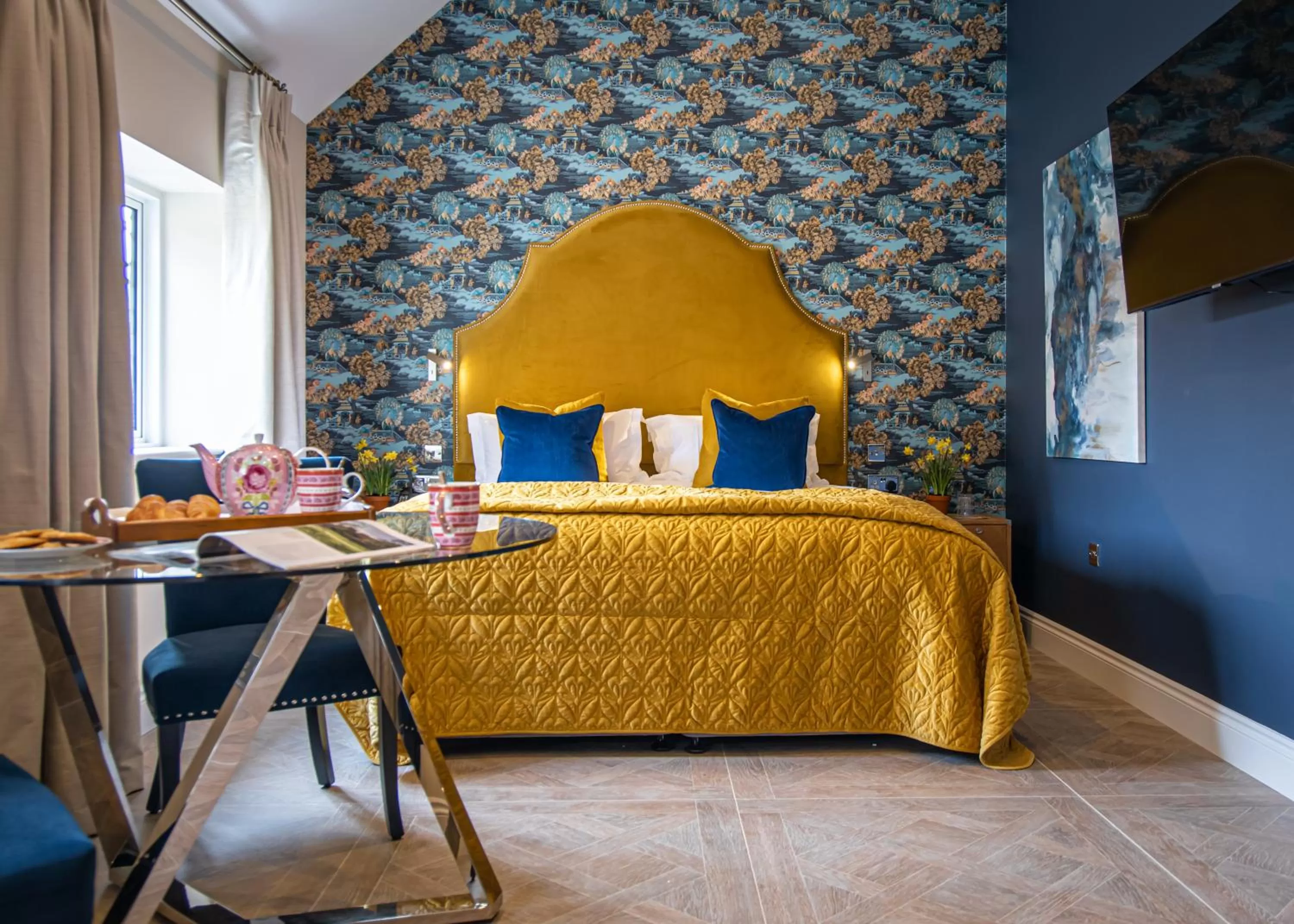 Bed in Great Fosters - Near Windsor