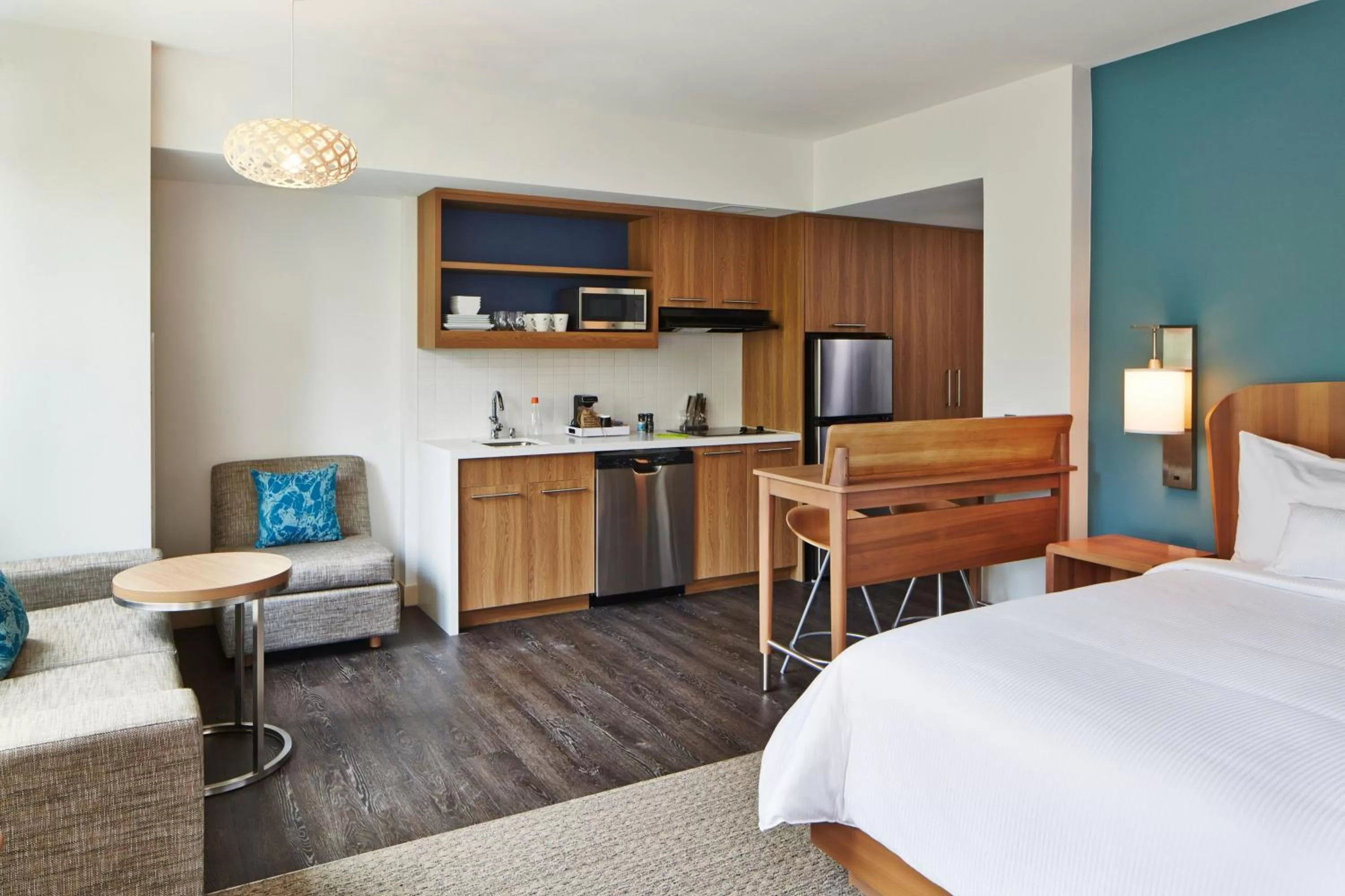 Kitchen or kitchenette, Bed in Element Seattle Redmond