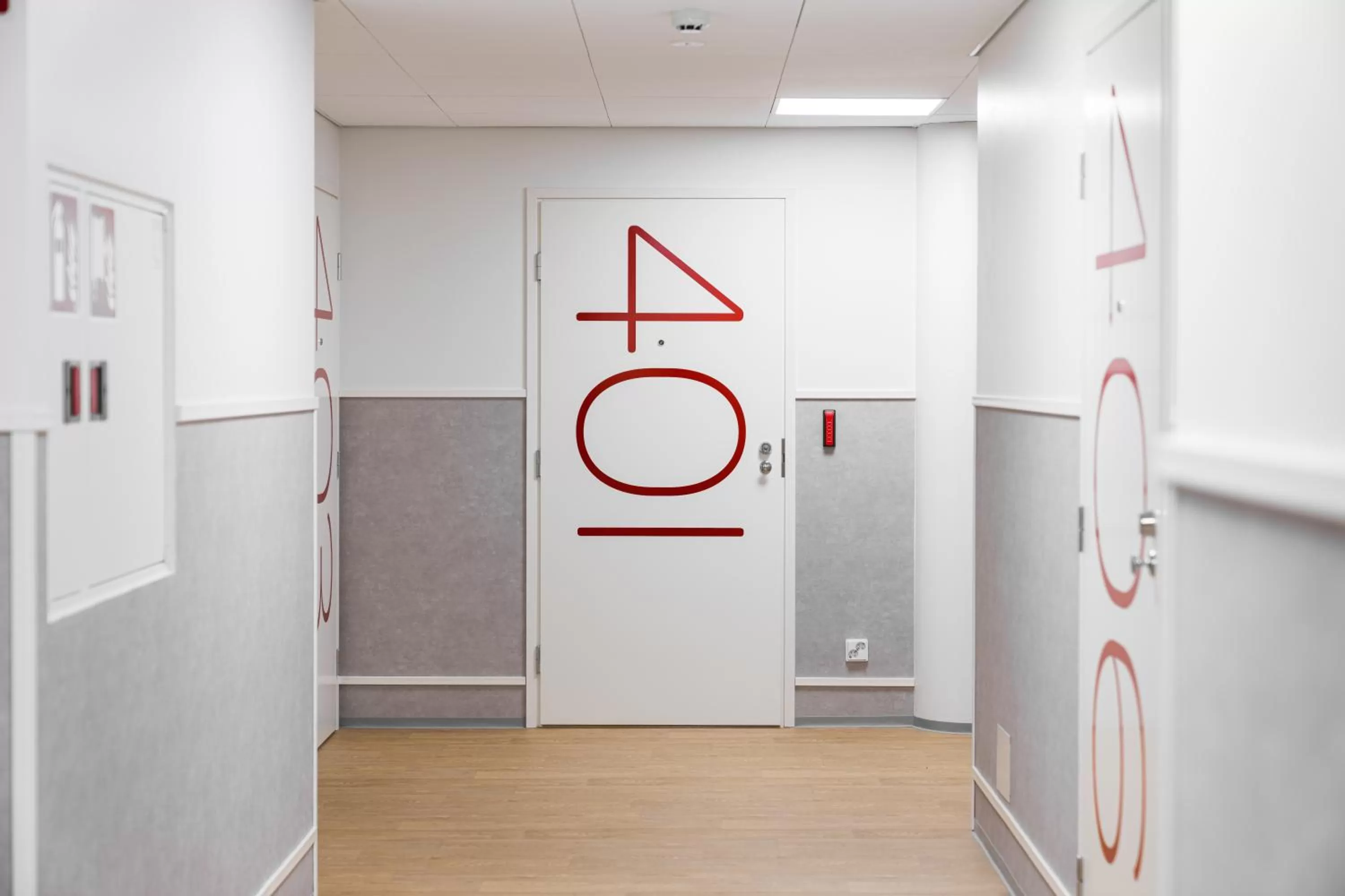 Logo/Certificate/Sign in Omena Hotel Turku Kauppiaskatu