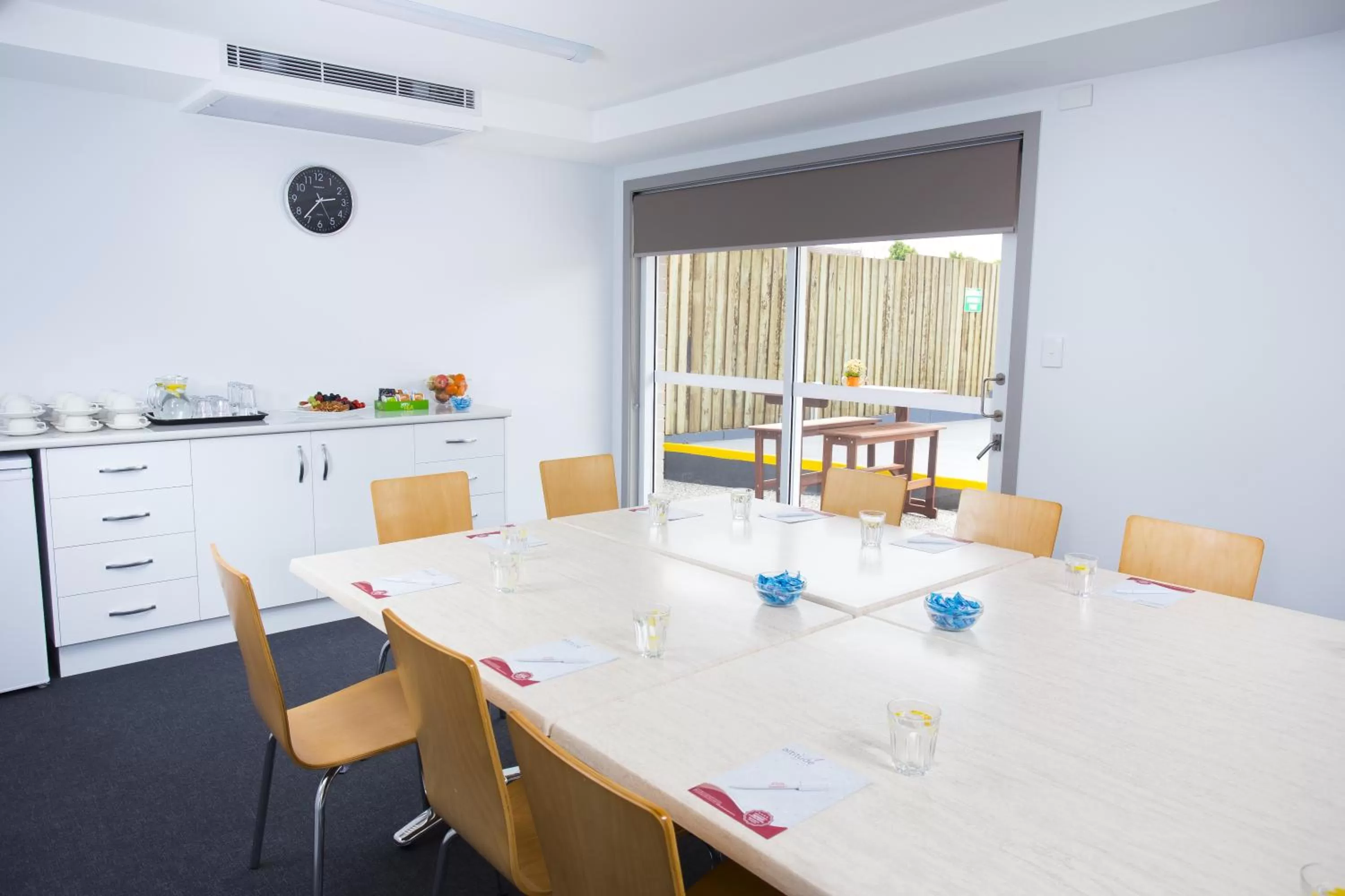 Meeting/conference room in Altitude Motel Apartments