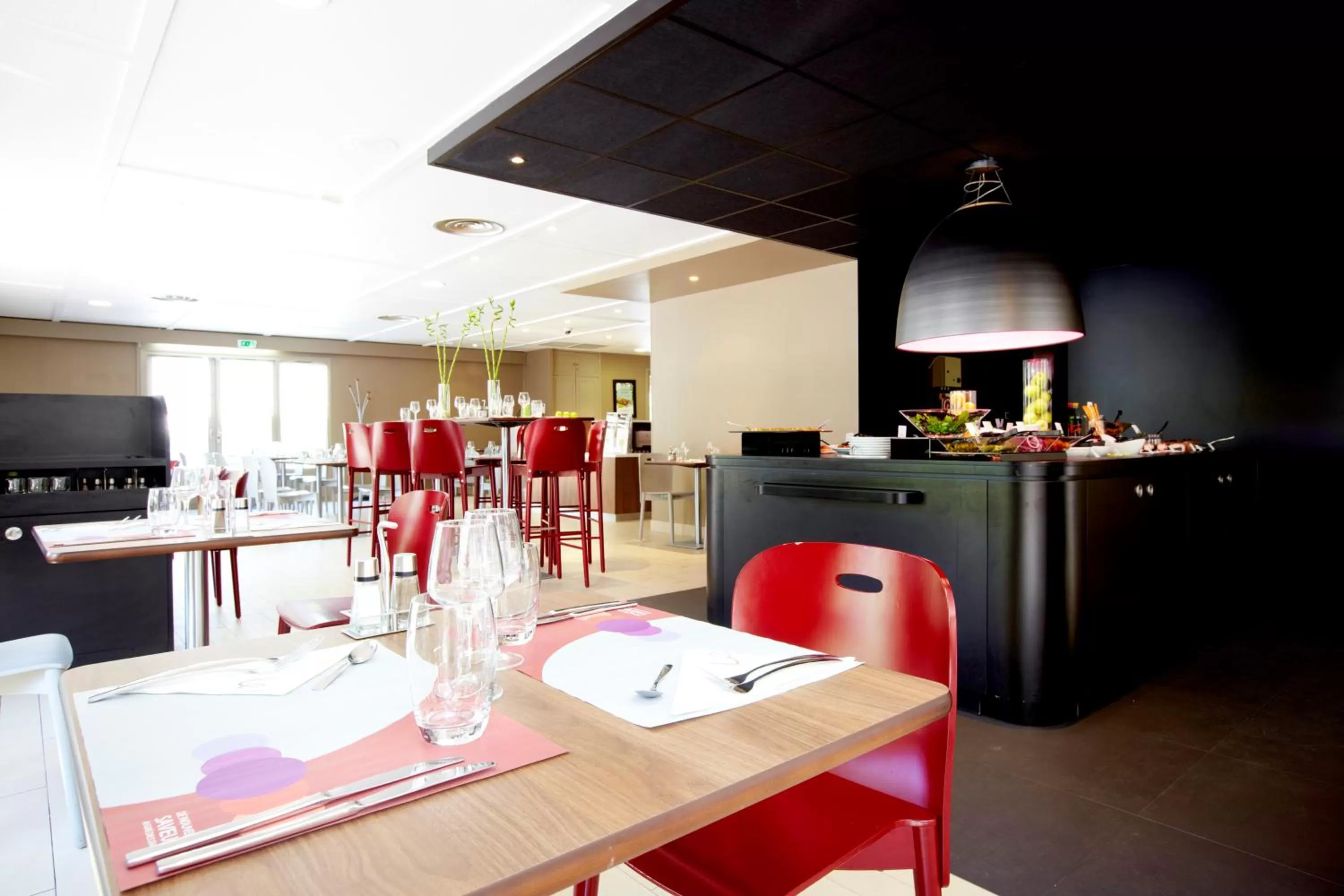 Restaurant/places to eat in Kyriad Direct Marseille Est La Valentine