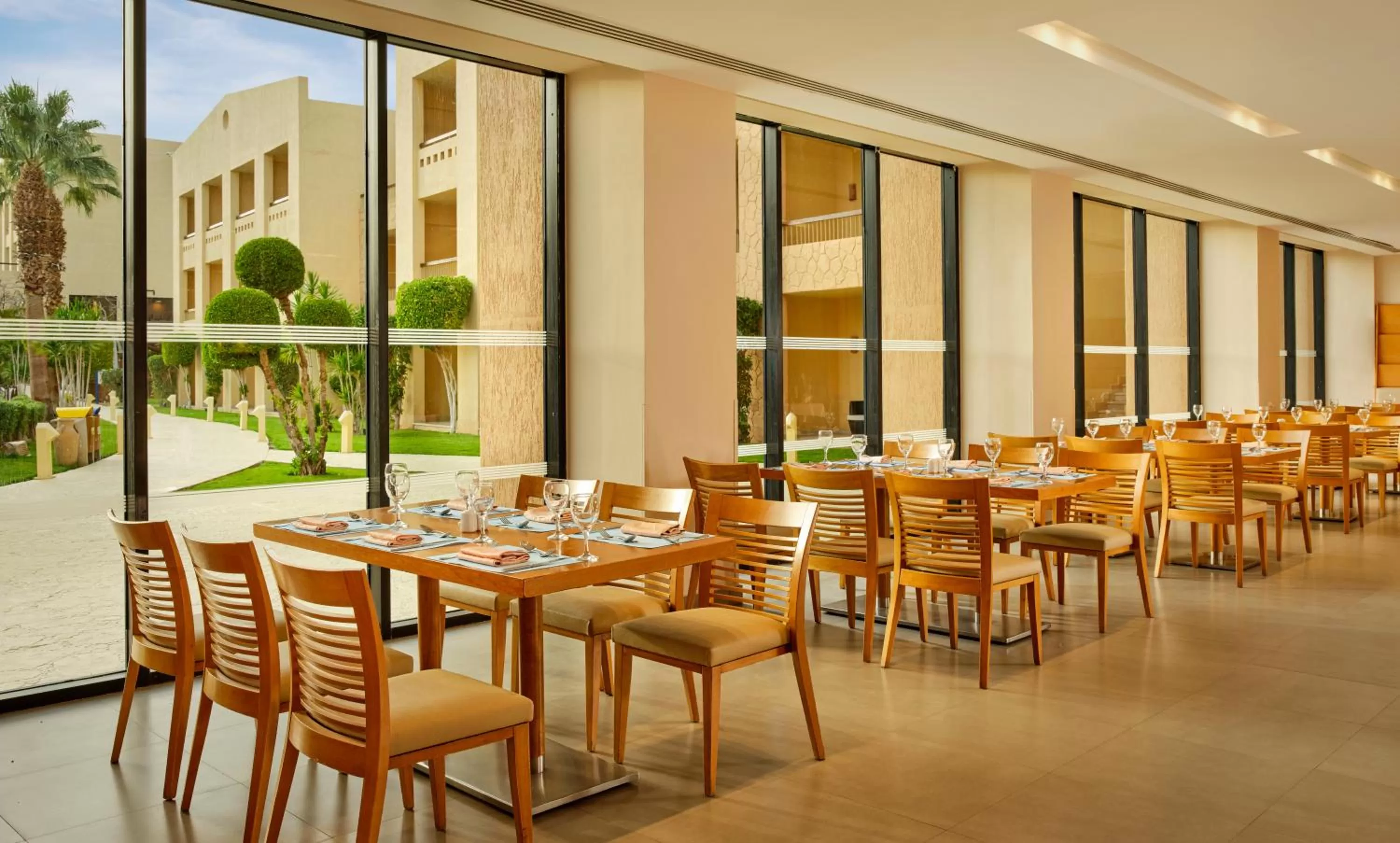 Restaurant/places to eat in Coral Sea Aqua Club Resort