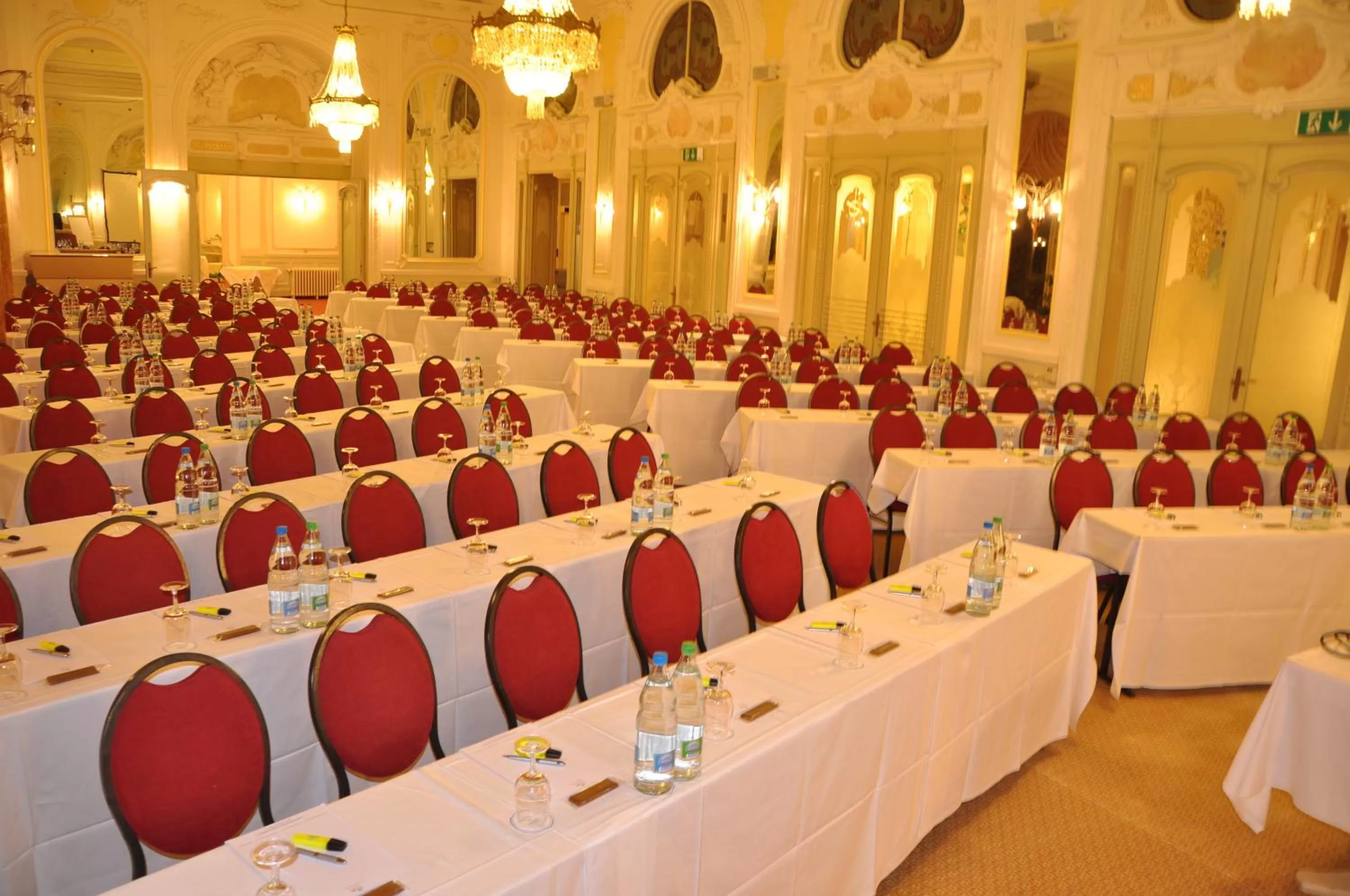 Meeting/conference room in Hôtel du Grand Lac Excelsior