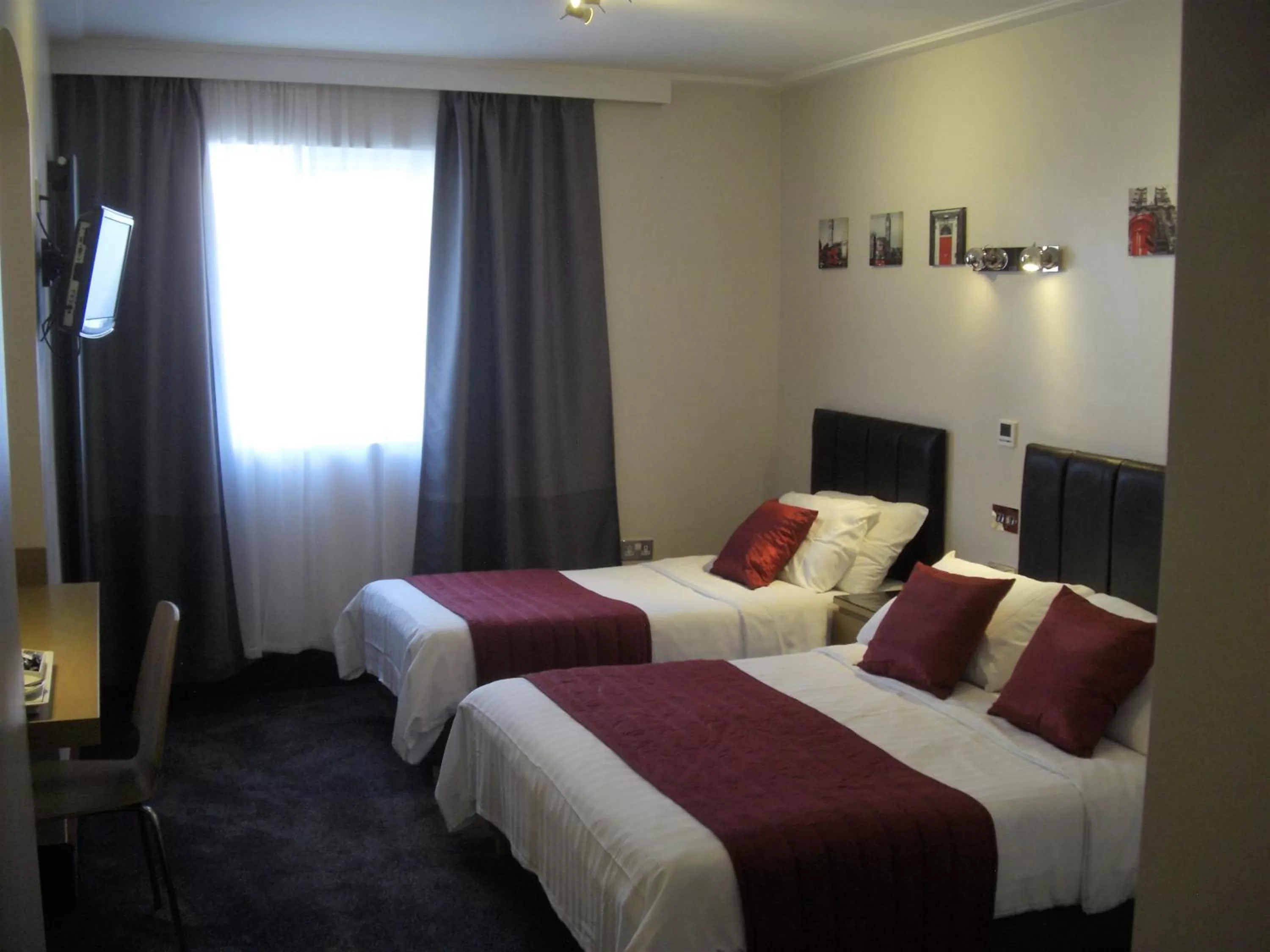 En-Suite Double Room with Extra Bed in Adria Hotel