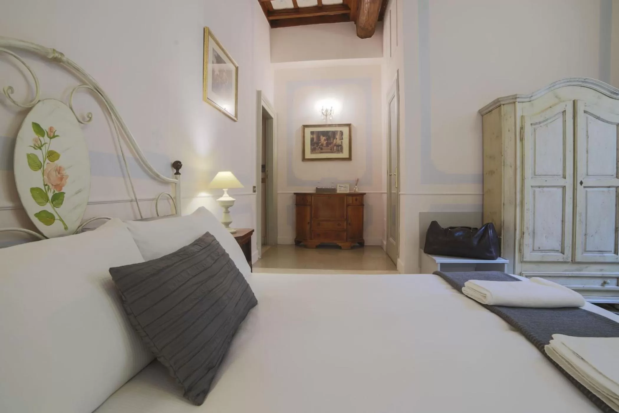 Photo of the whole room, Bed in La Maison Dell'Orologio