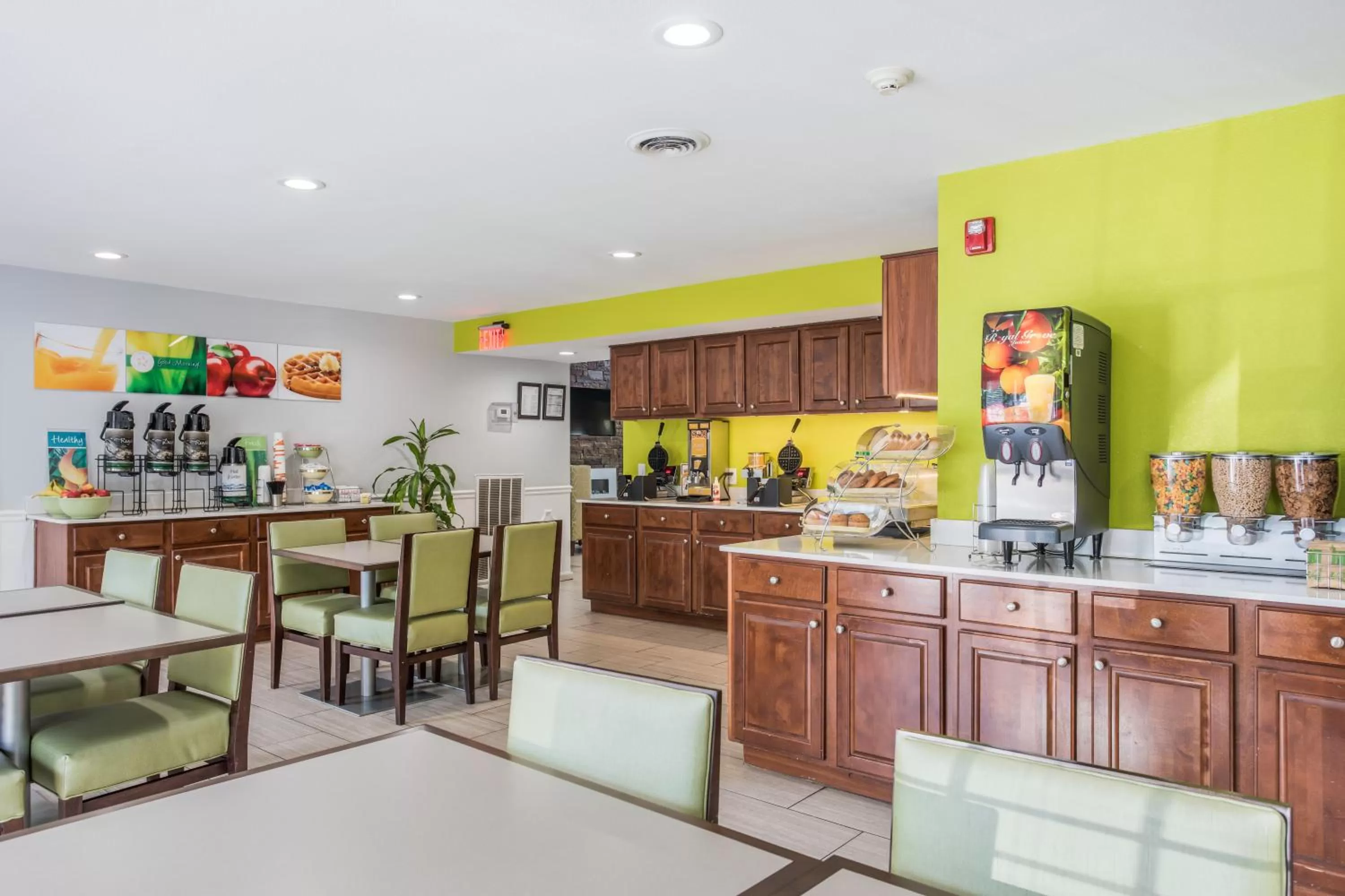 Breakfast in Quality Inn Gallatin-Nashville Metro