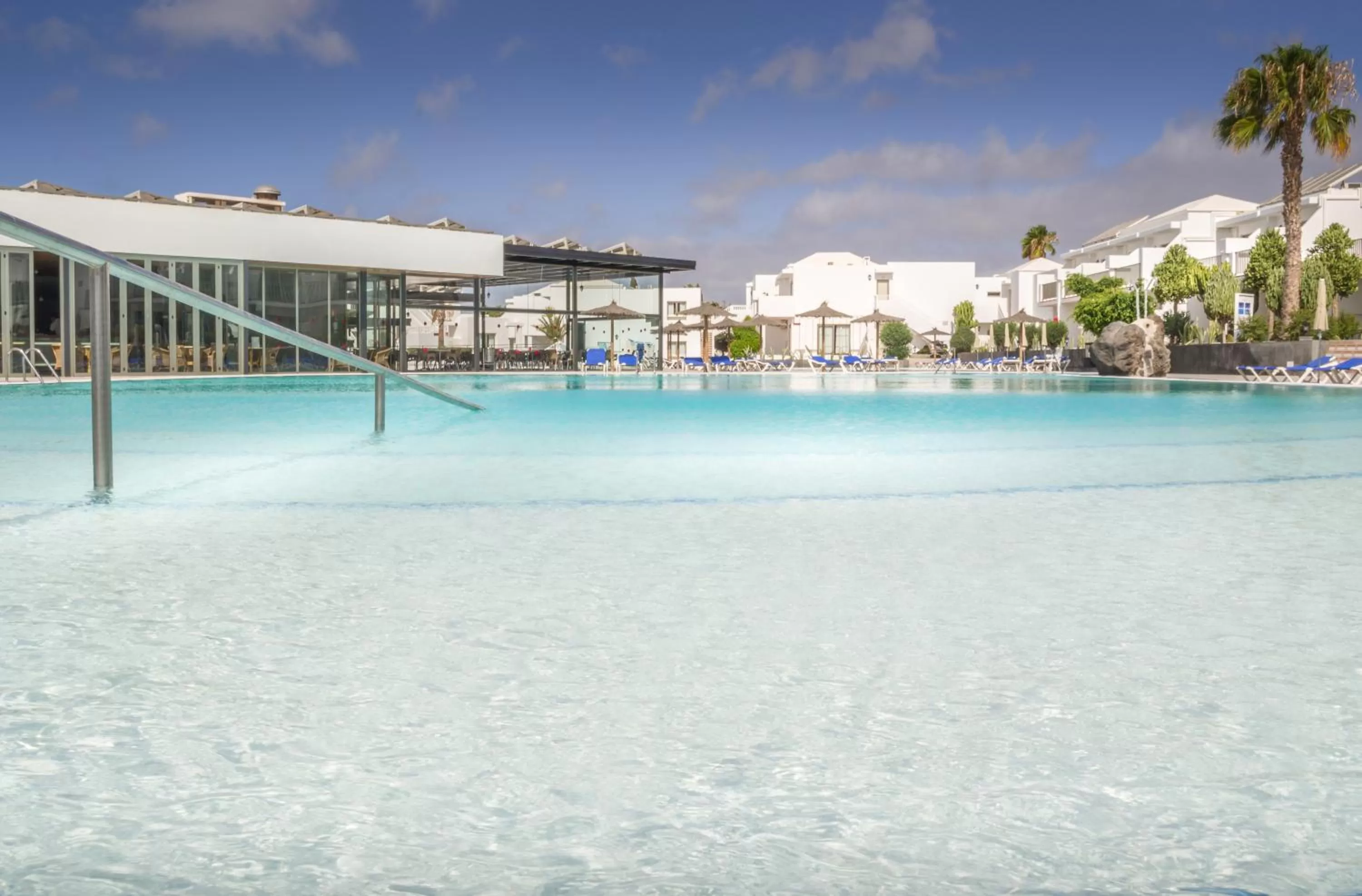 Swimming pool in Hotel Floresta