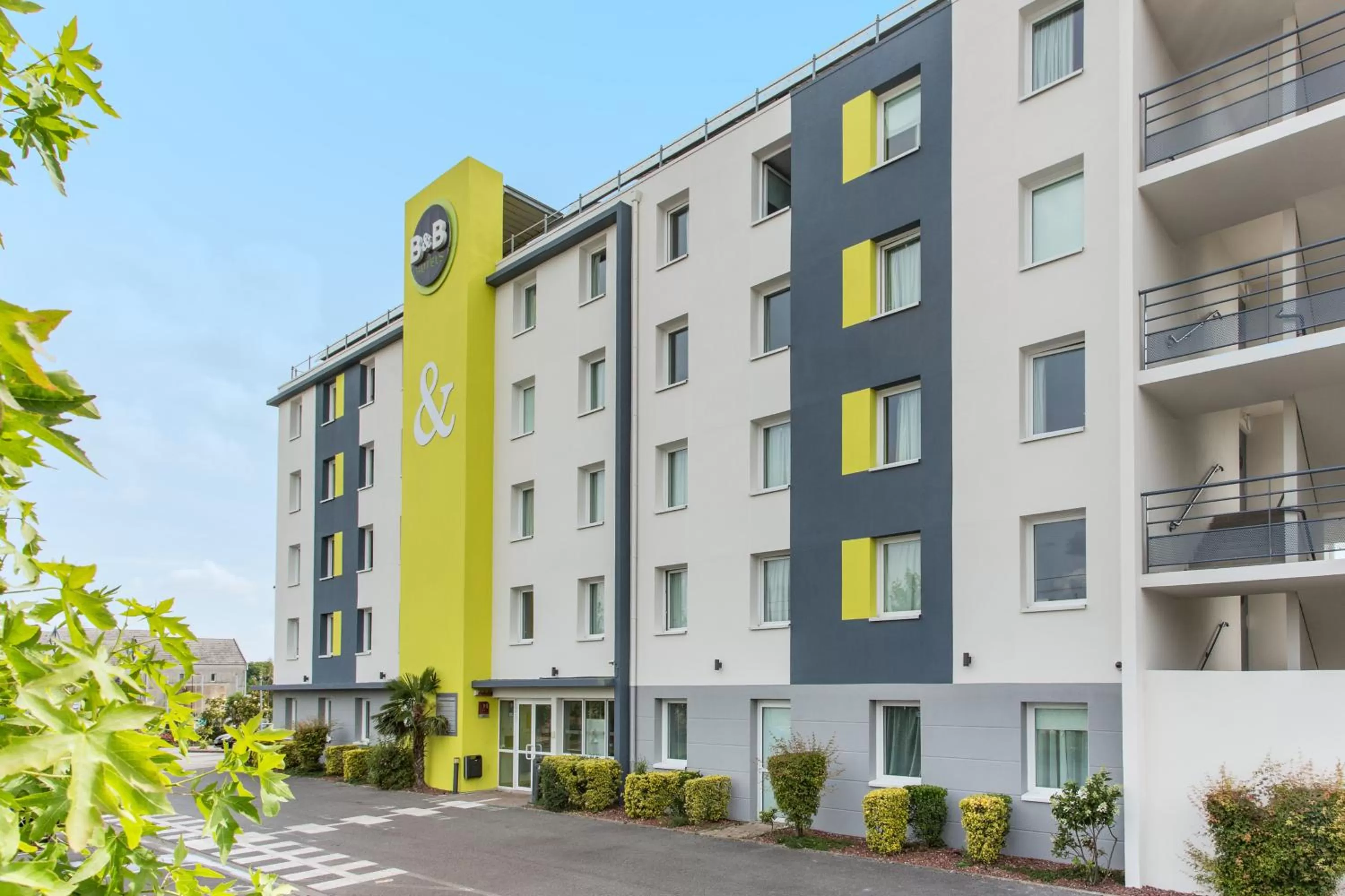 Facade/entrance in B&B HOTEL Valenciennes Marly