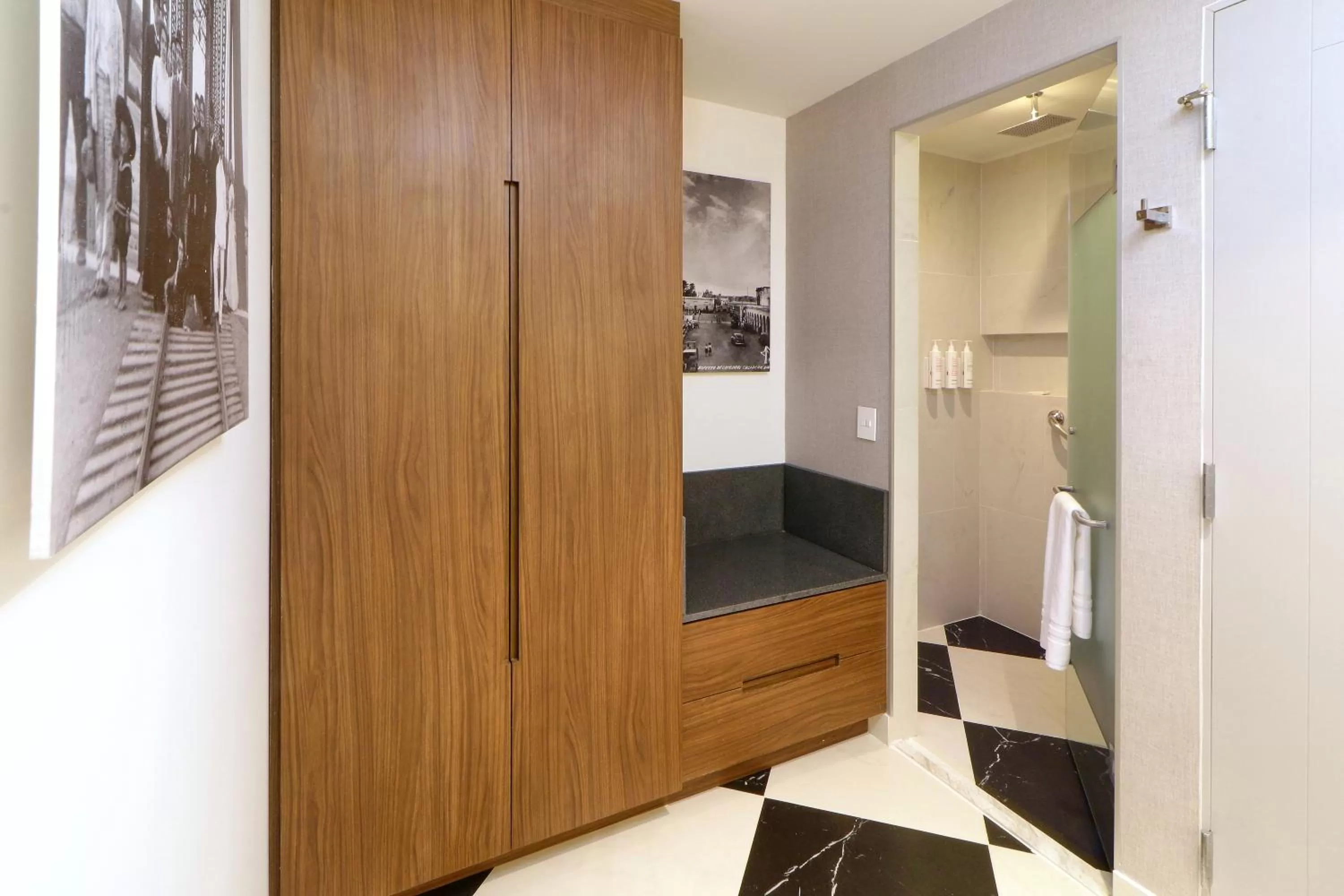 Bathroom, Bed in Culiacan Marriott Hotel