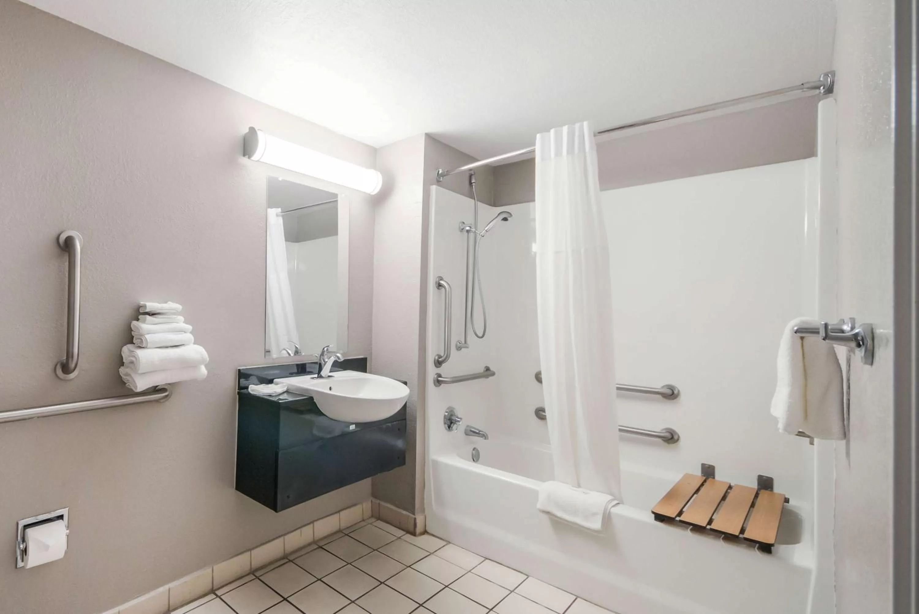 Bathroom in Motel 6-Laredo, TX - North I-35