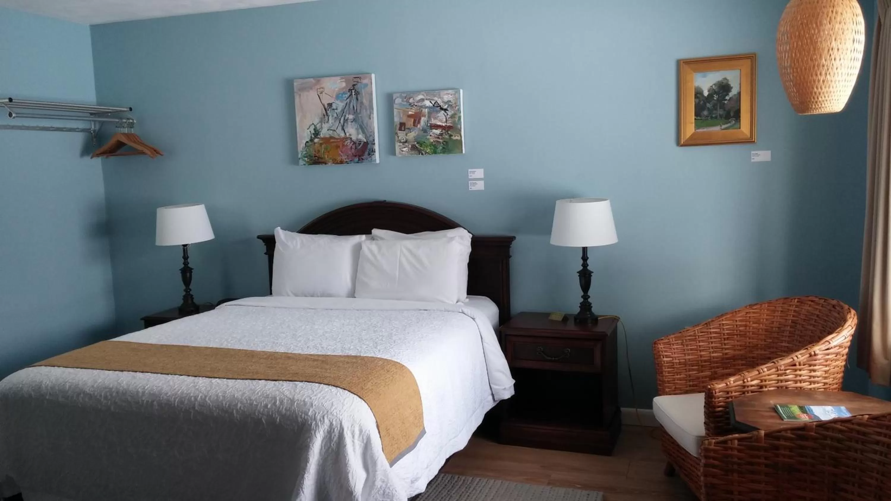 Photo of the whole room, Bed in Harwood Hill Motel