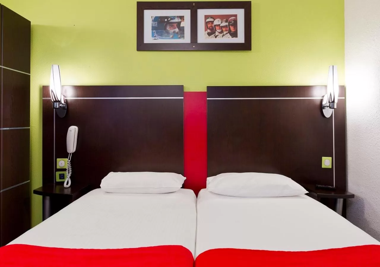 Bed in Enzo Hotels Reims Tinqueux by Kyriad Direct