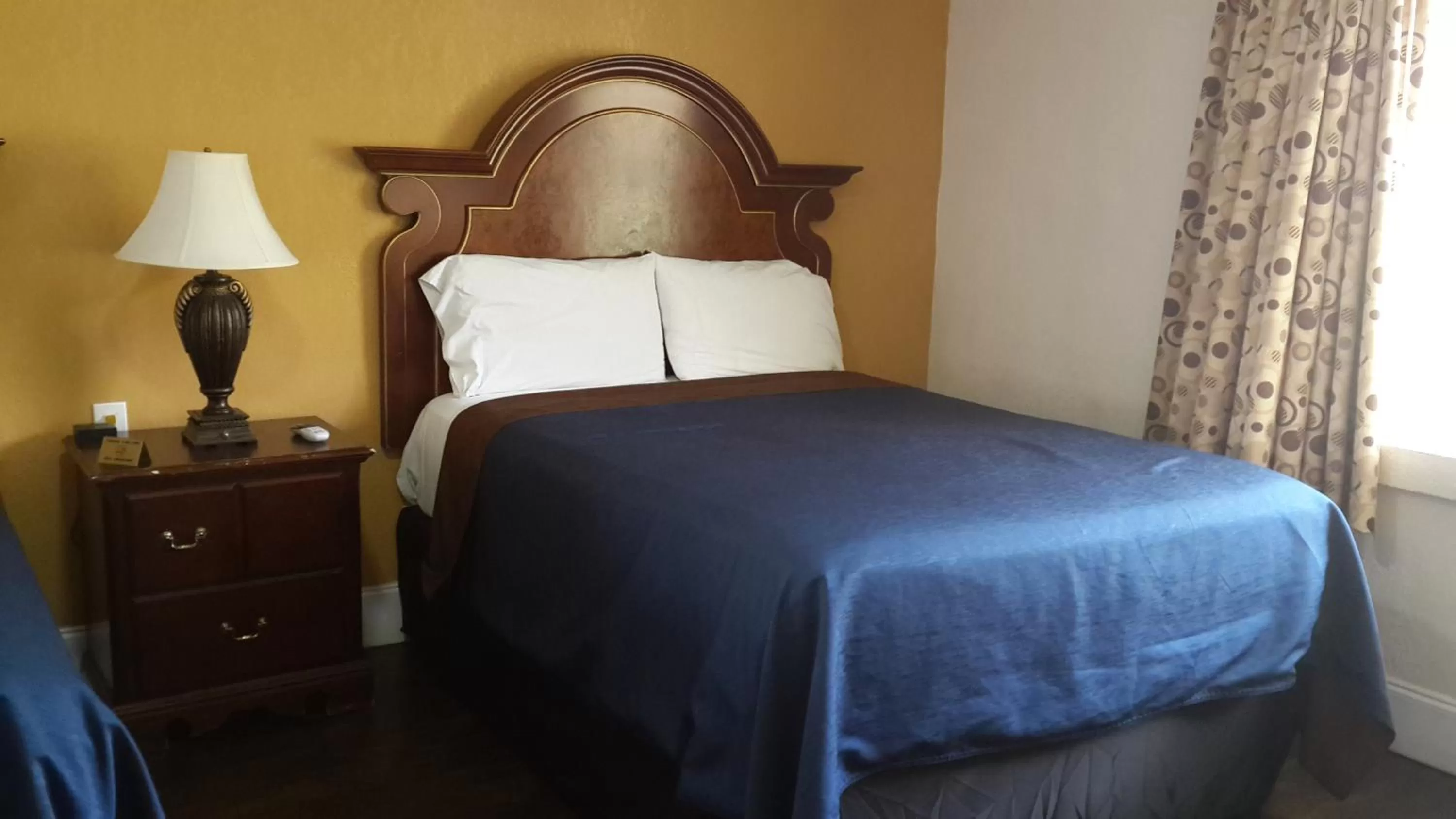 Bed in American Regency Inn