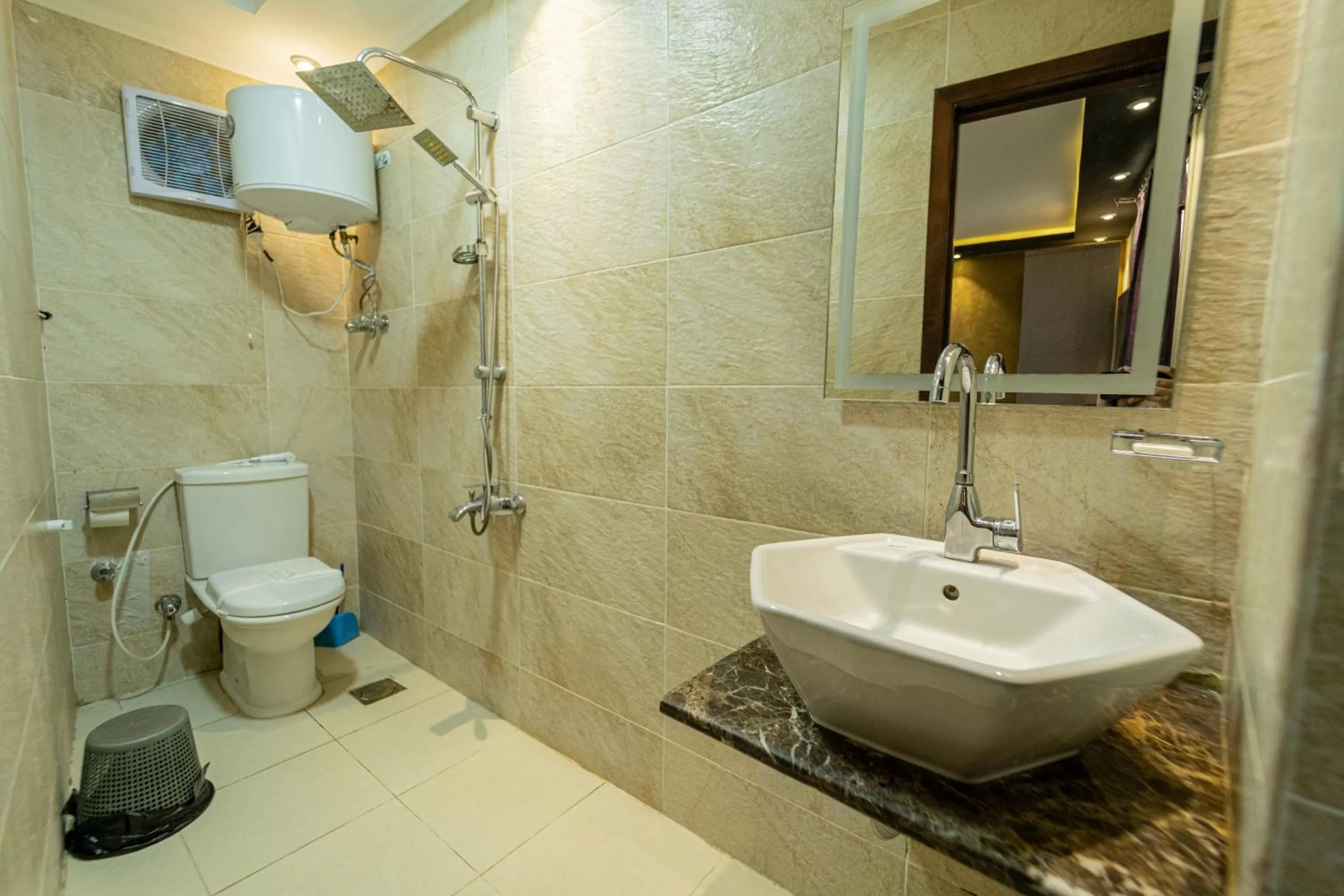 Bathroom in Gardenia Inn Hotel