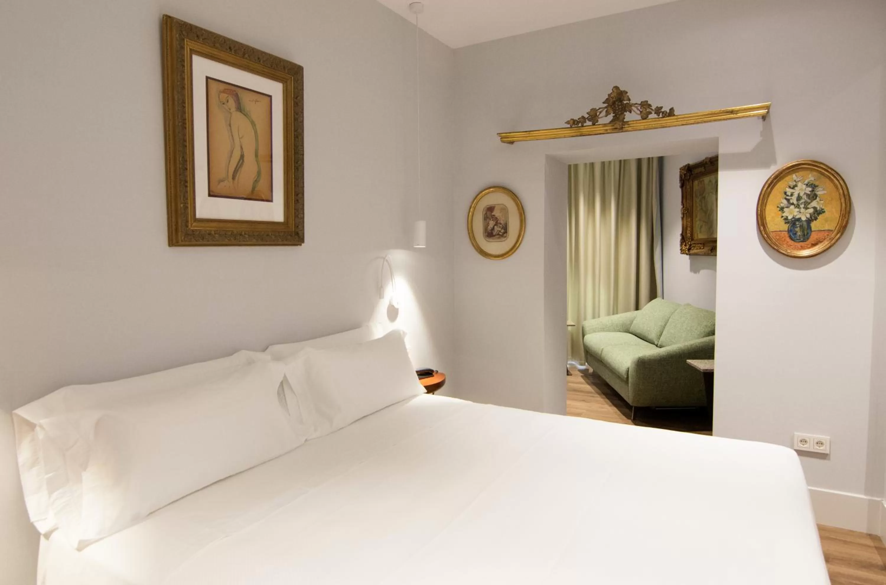 Bedroom, Bed in Hotel Oleum - Parking Gratuito bajo disponibilidad y reserva previa