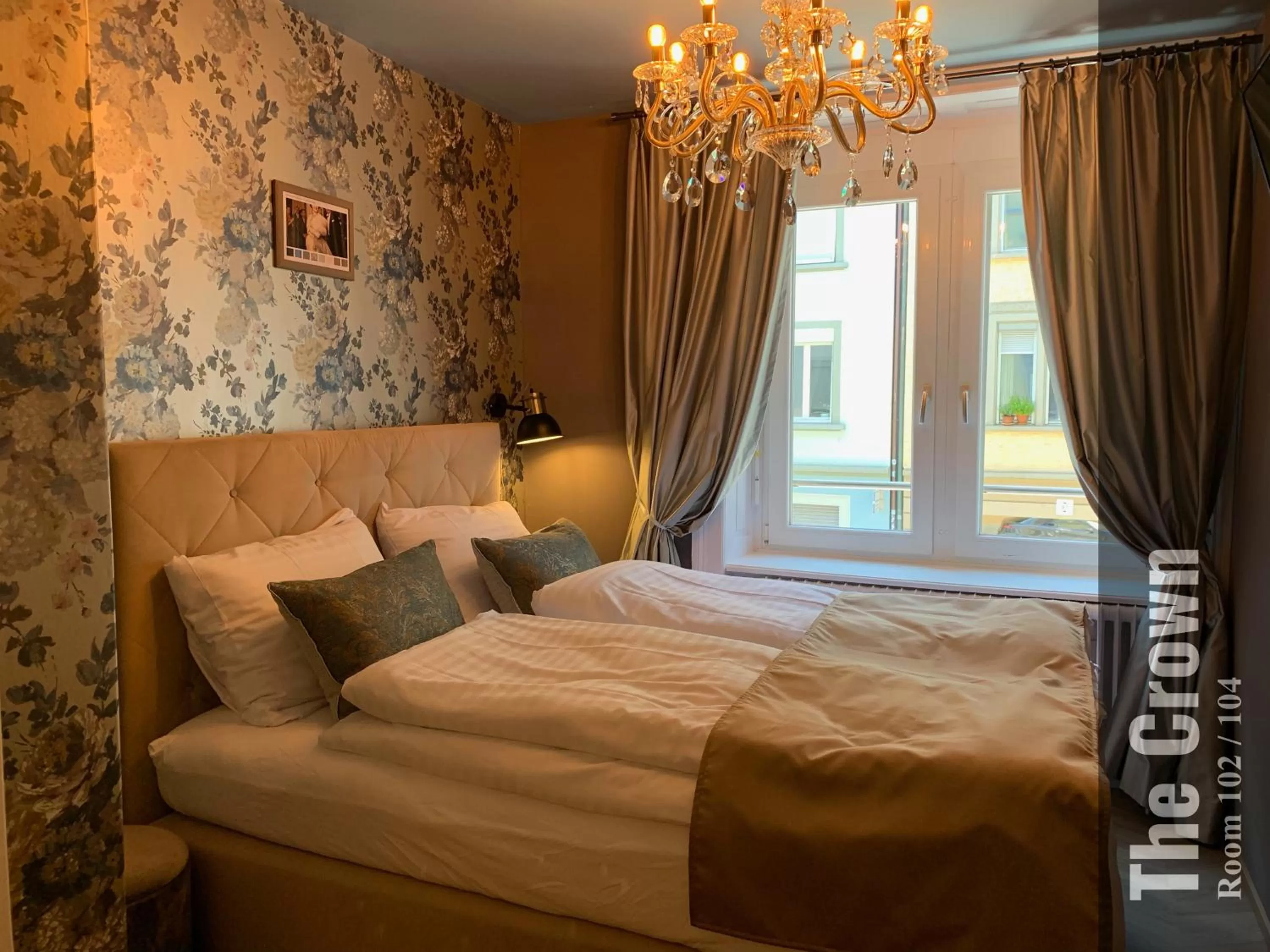 Bed in The Henry Self Check-In Guesthouse