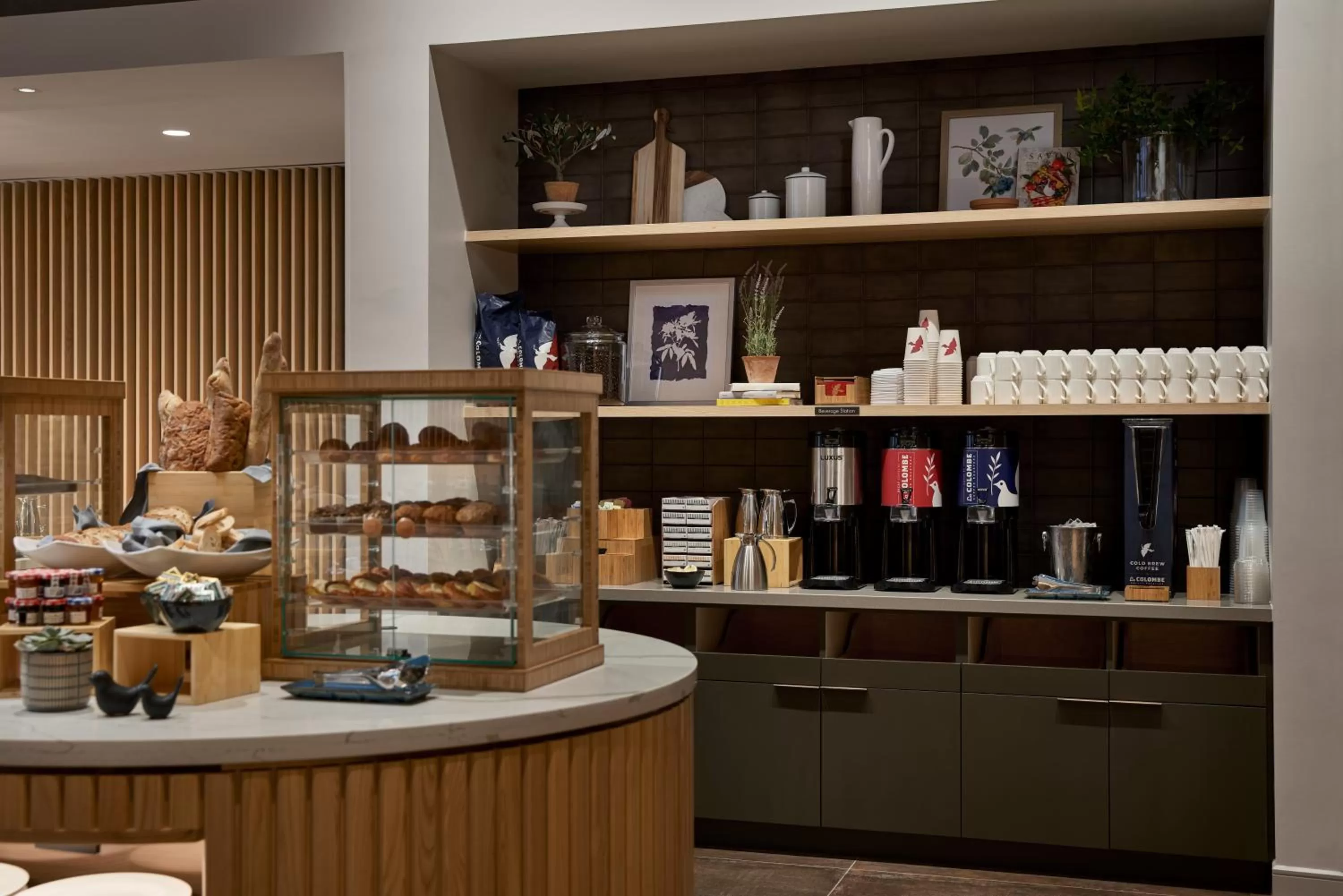 Coffee/tea facilities in The Watermark Hotel