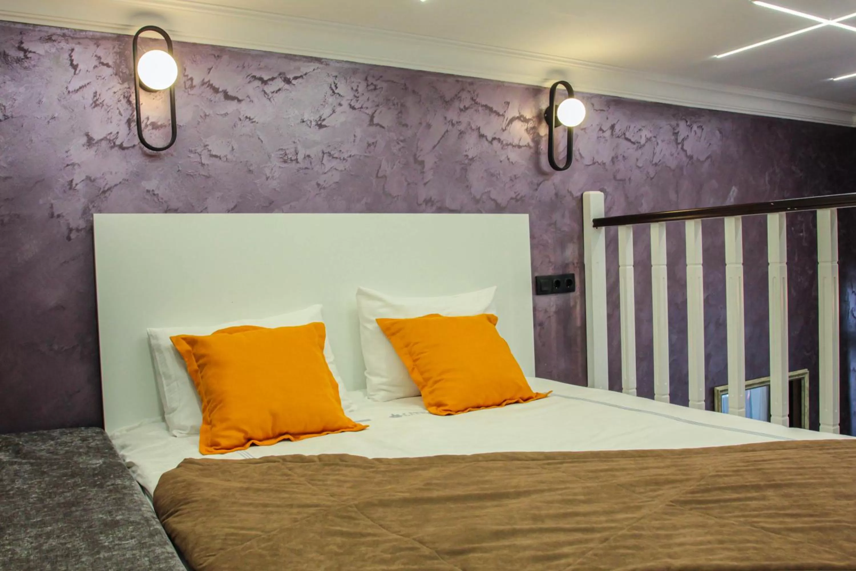 Photo of the whole room, Bed in E-lite& Meatador