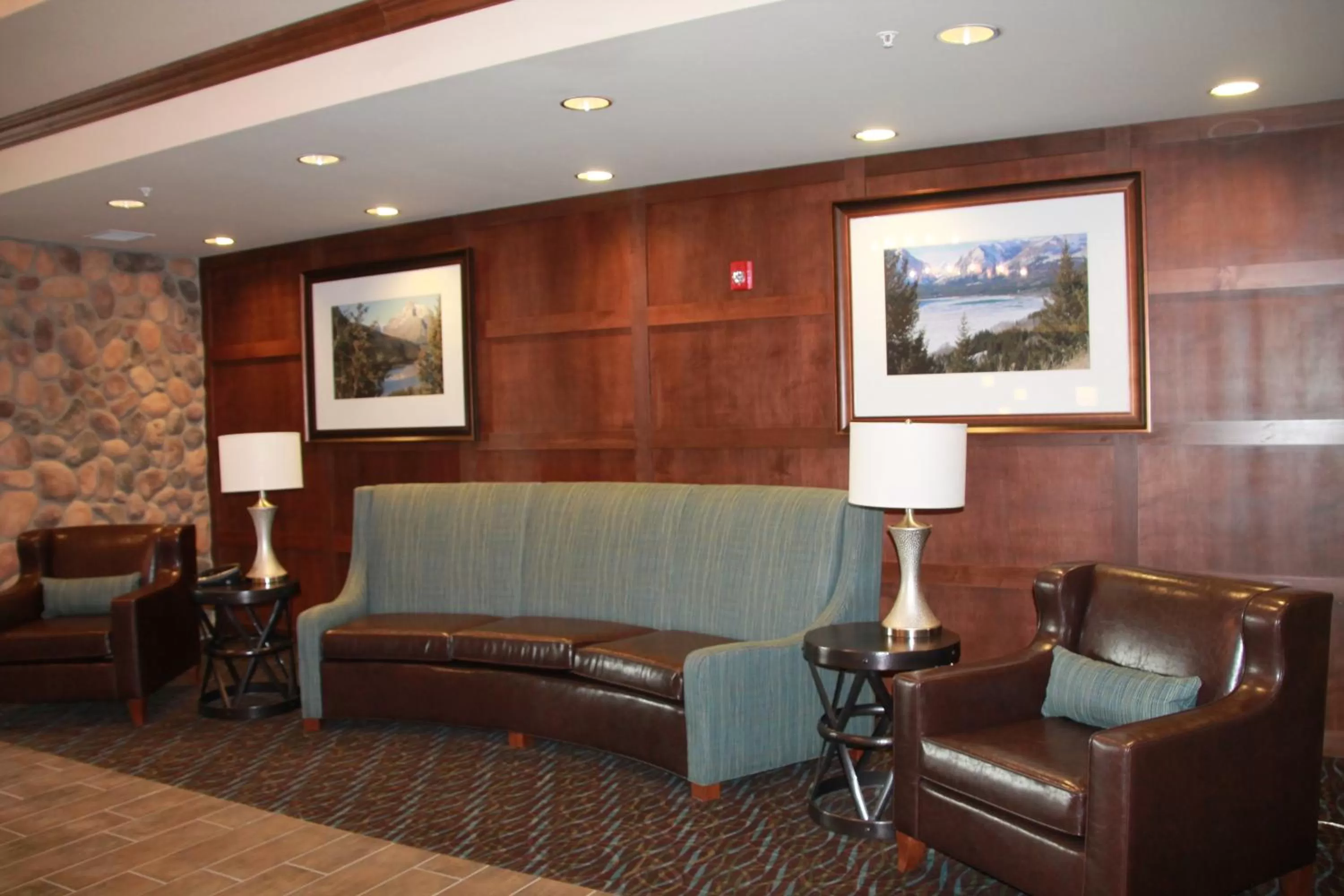 Lobby or reception in Glacier Peaks Hotel