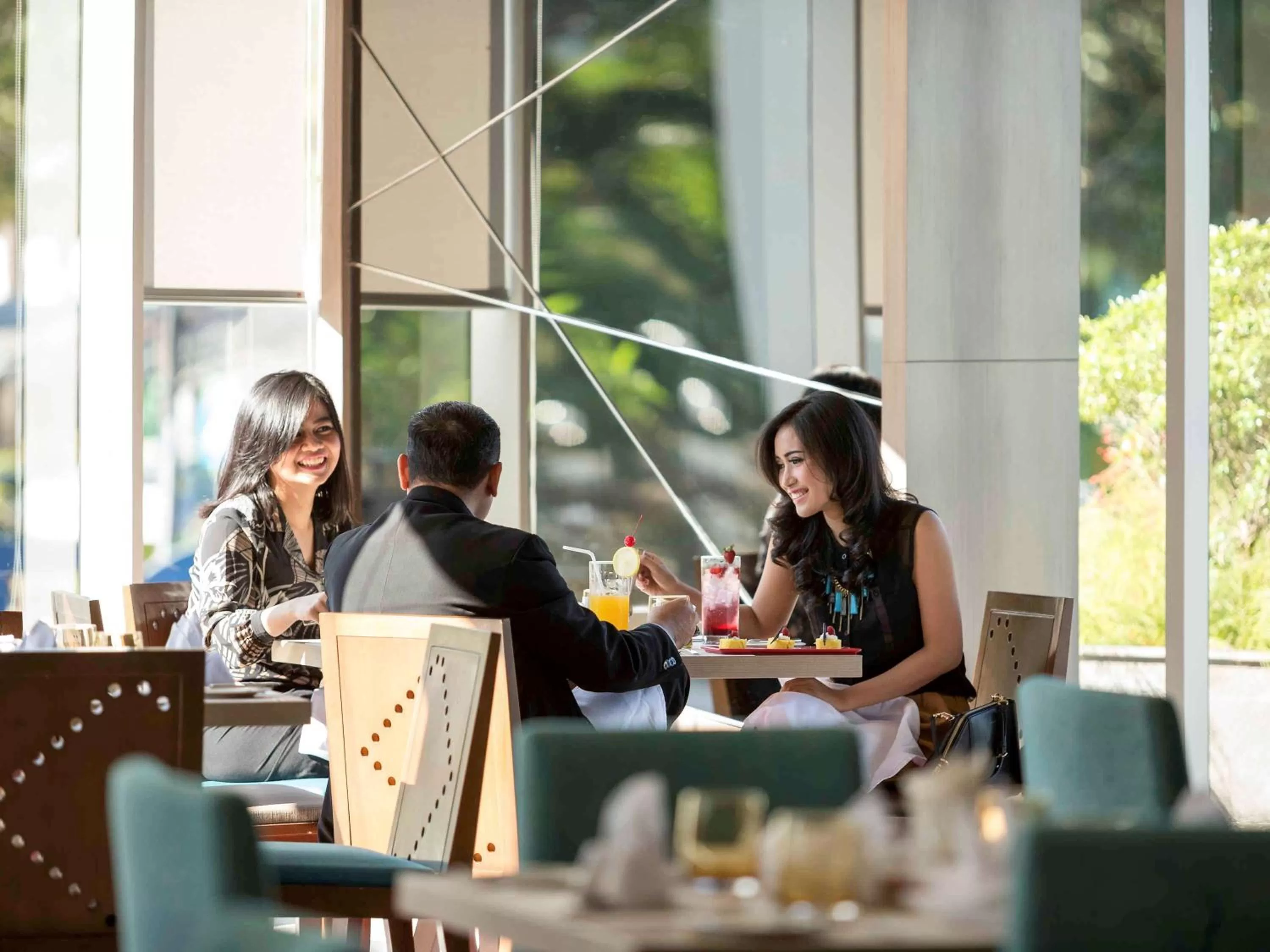 Restaurant/places to eat in Novotel Makassar Grand Shayla