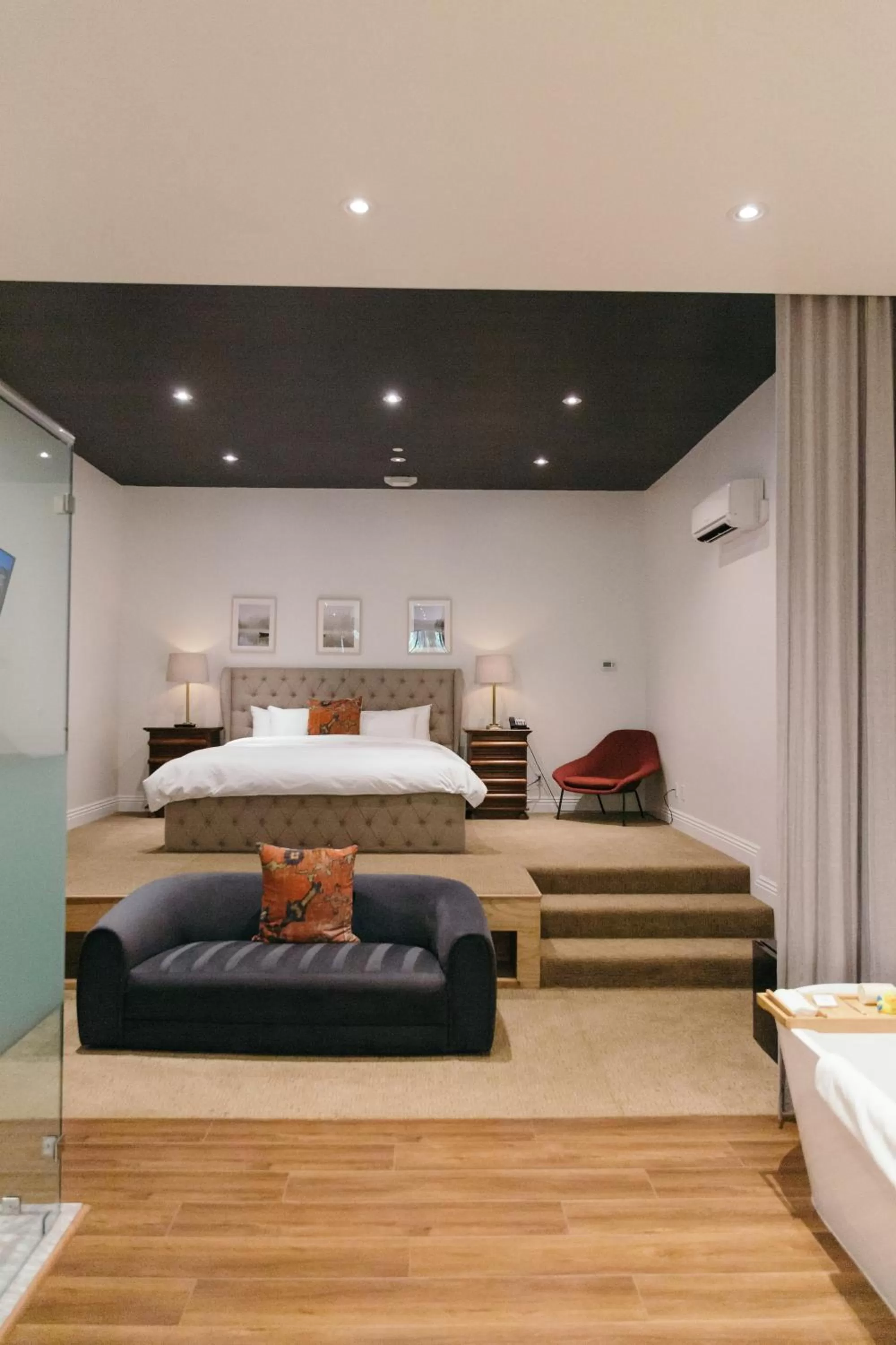 Bed in Calamigos Guest Ranch and Beach Club