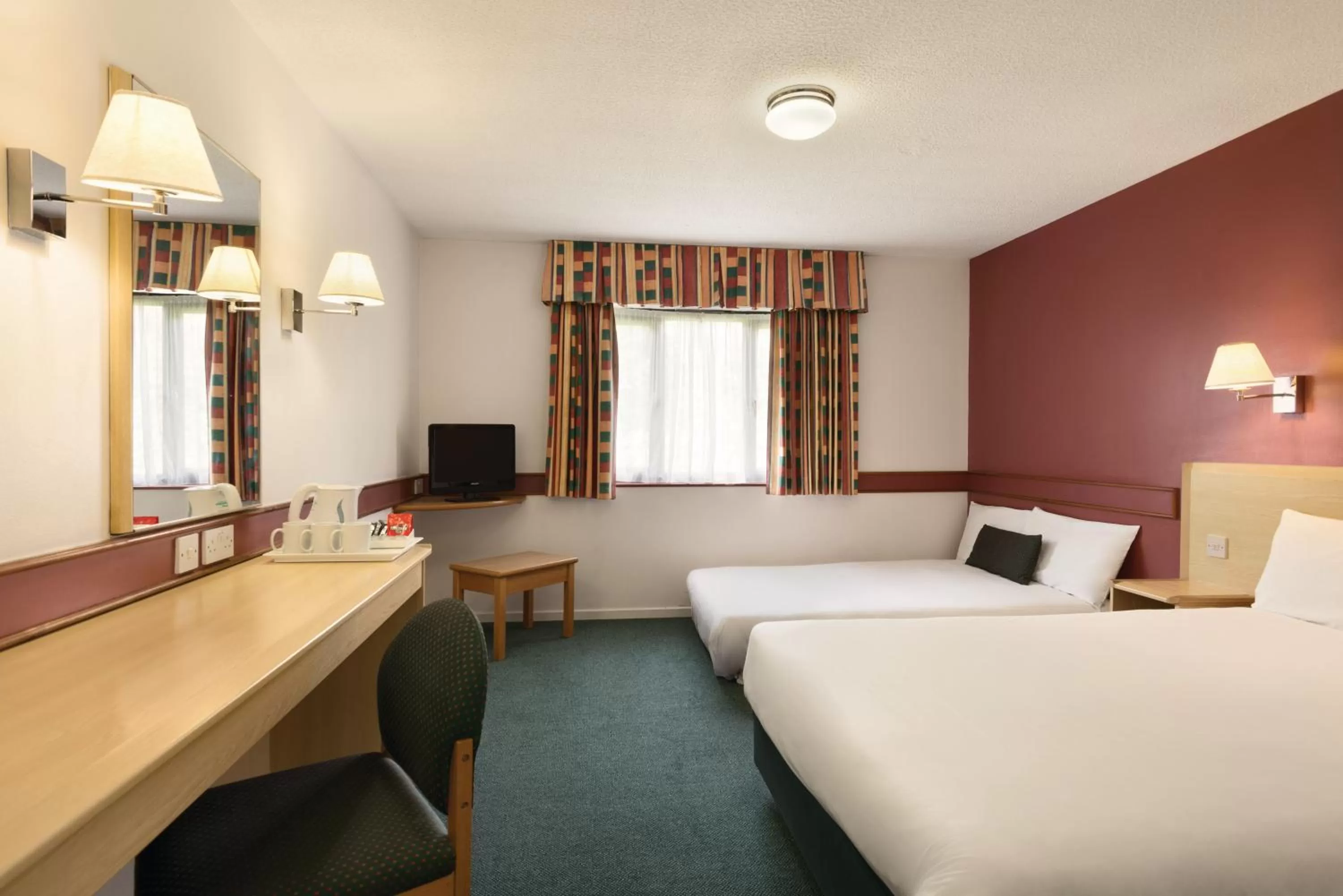 Photo of the whole room, Bed in Days Inn Hotel Bradford - Leeds