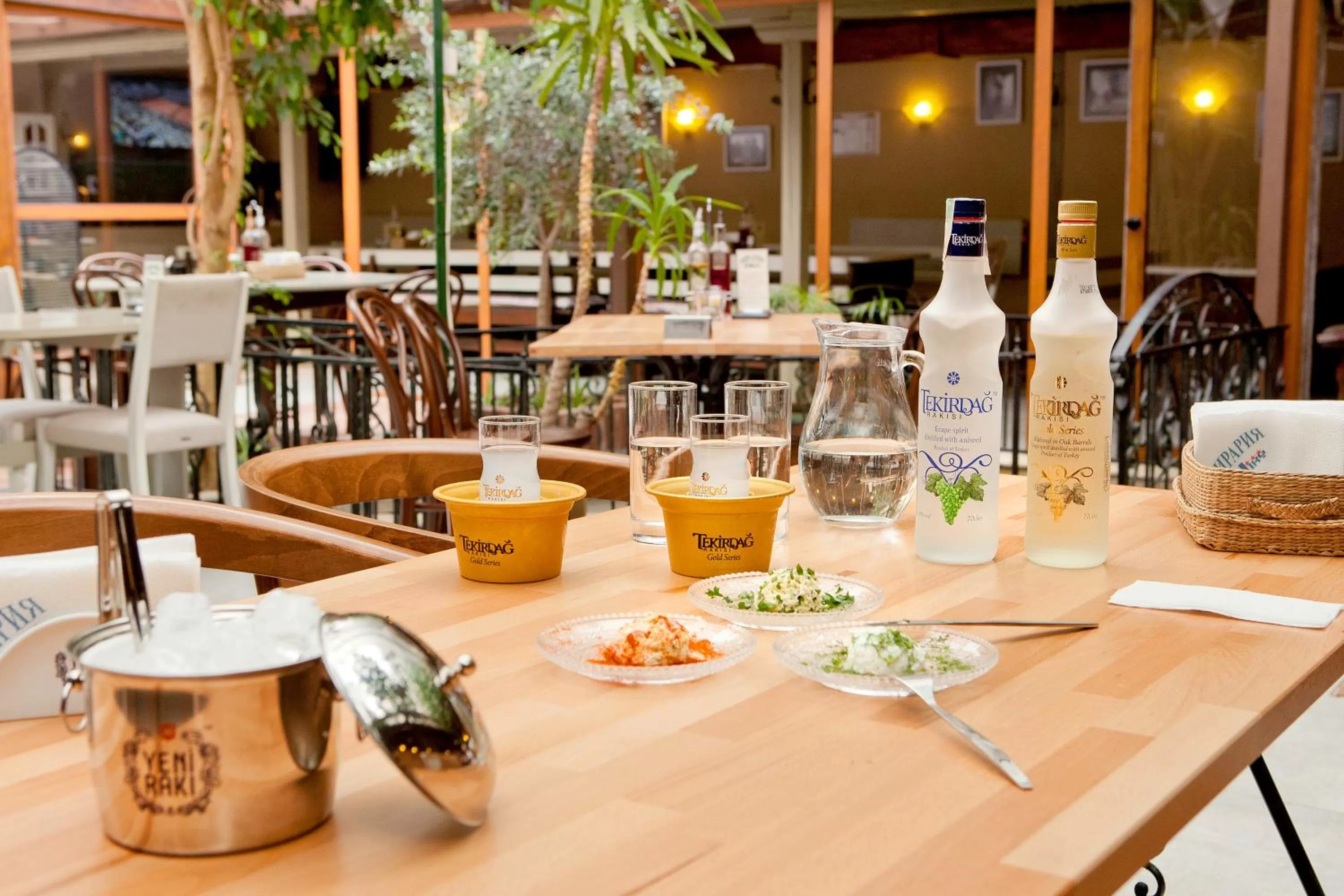 Restaurant/places to eat in Hotel Niky