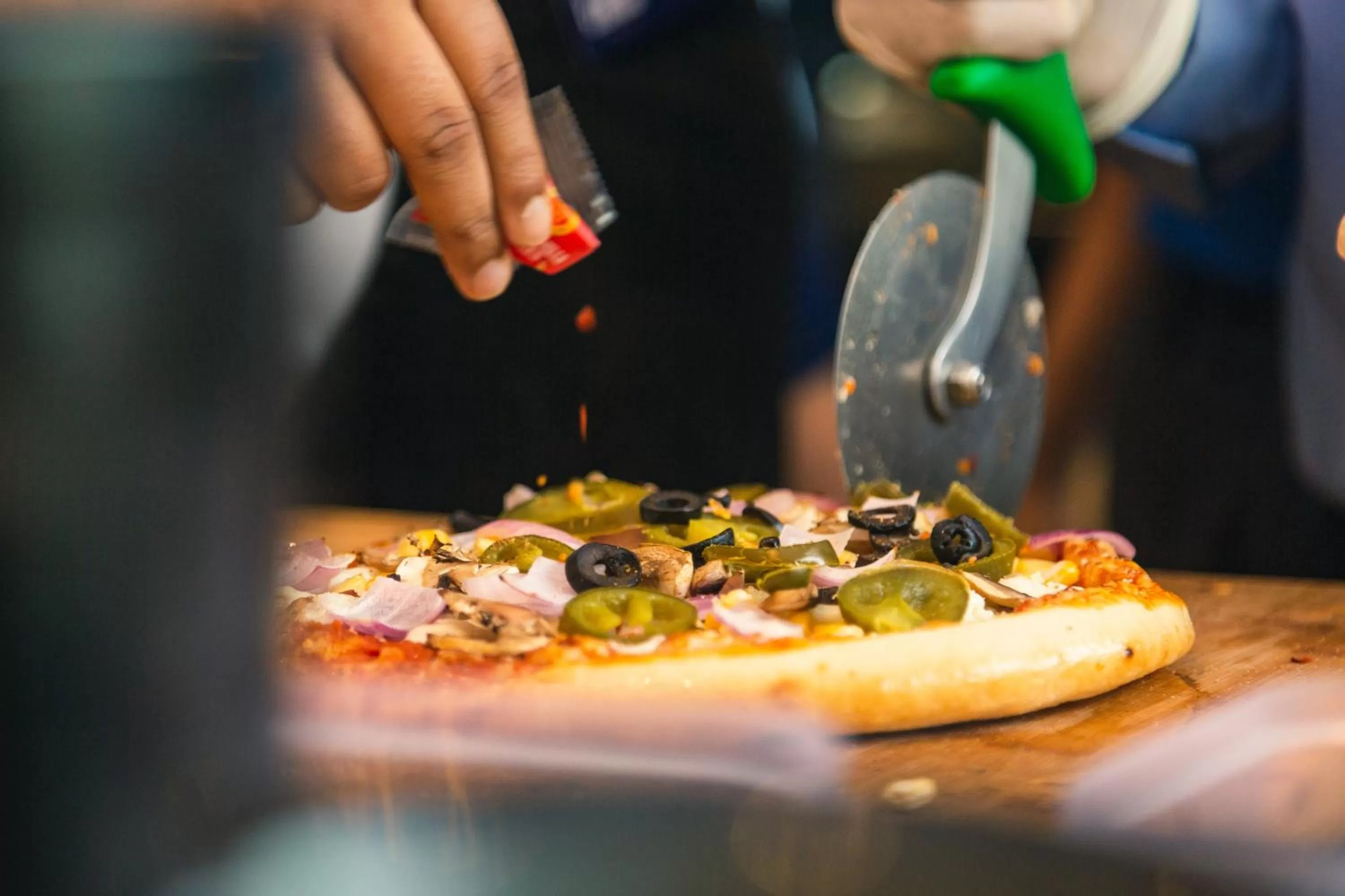 Restaurant/places to eat in Holiday Inn Express Pune Pimpri by IHG