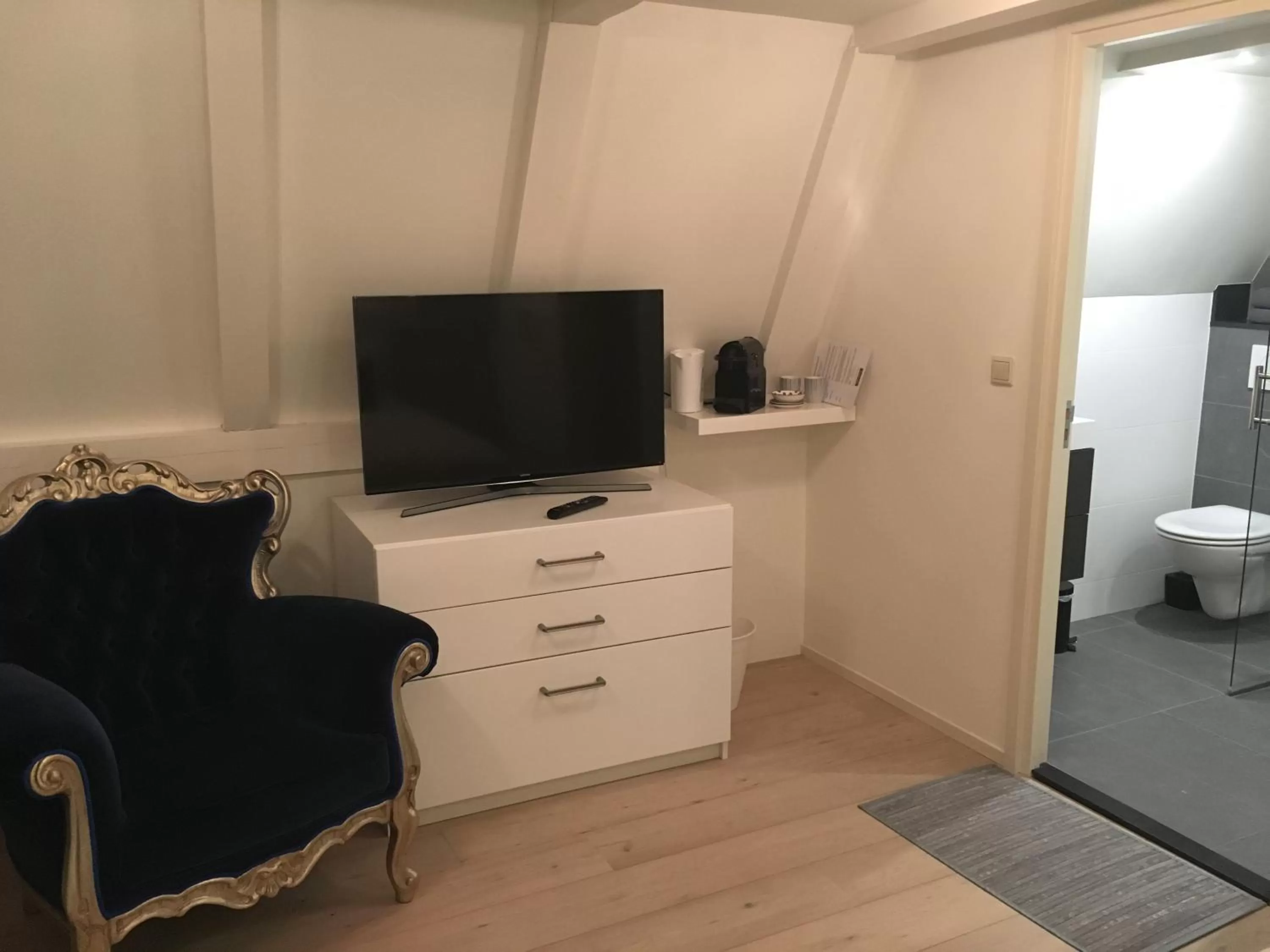 Photo of the whole room in Nine Streets Inn