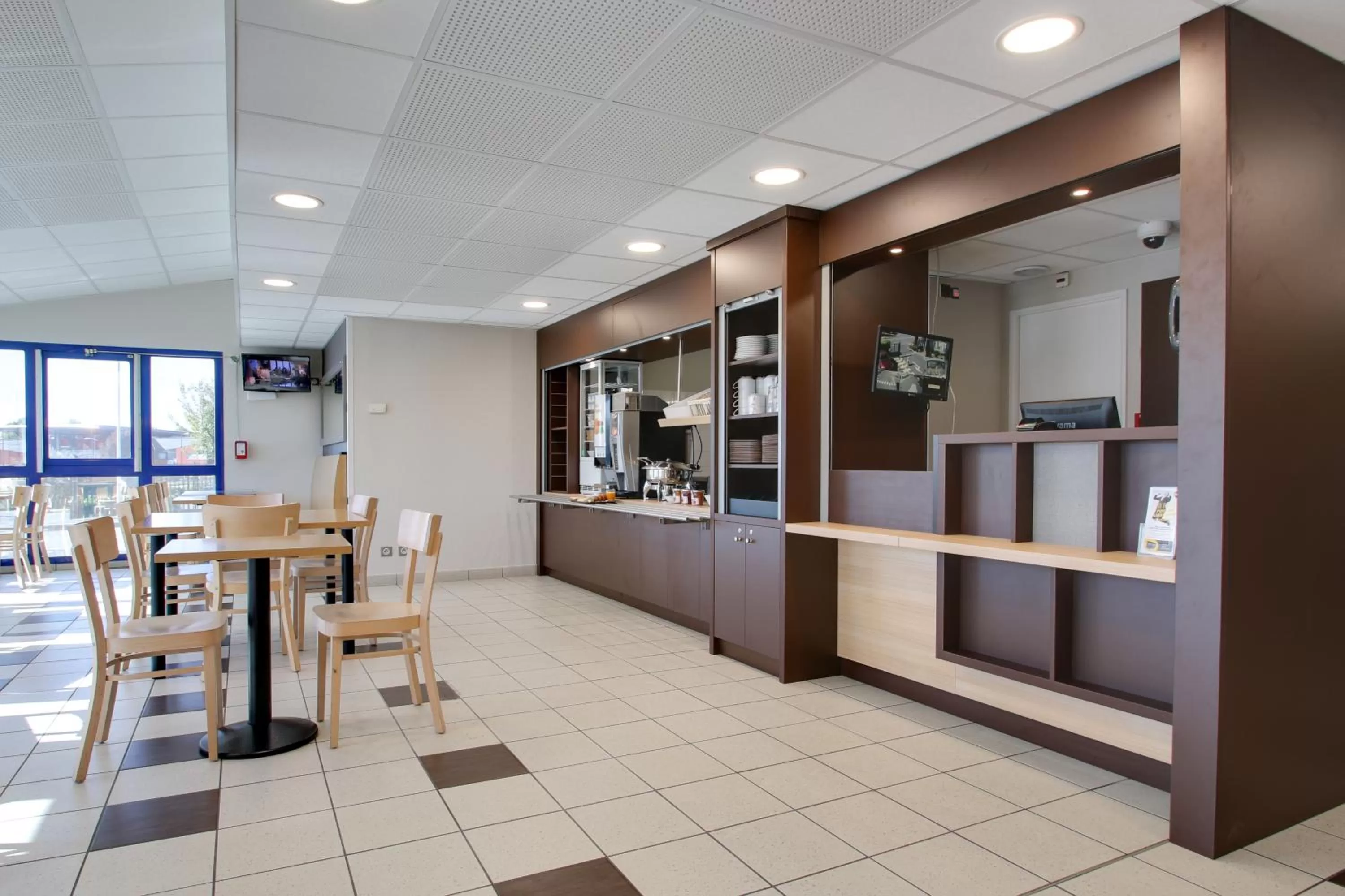 Lobby or reception in B&B HOTEL Châlons-en-Champagne