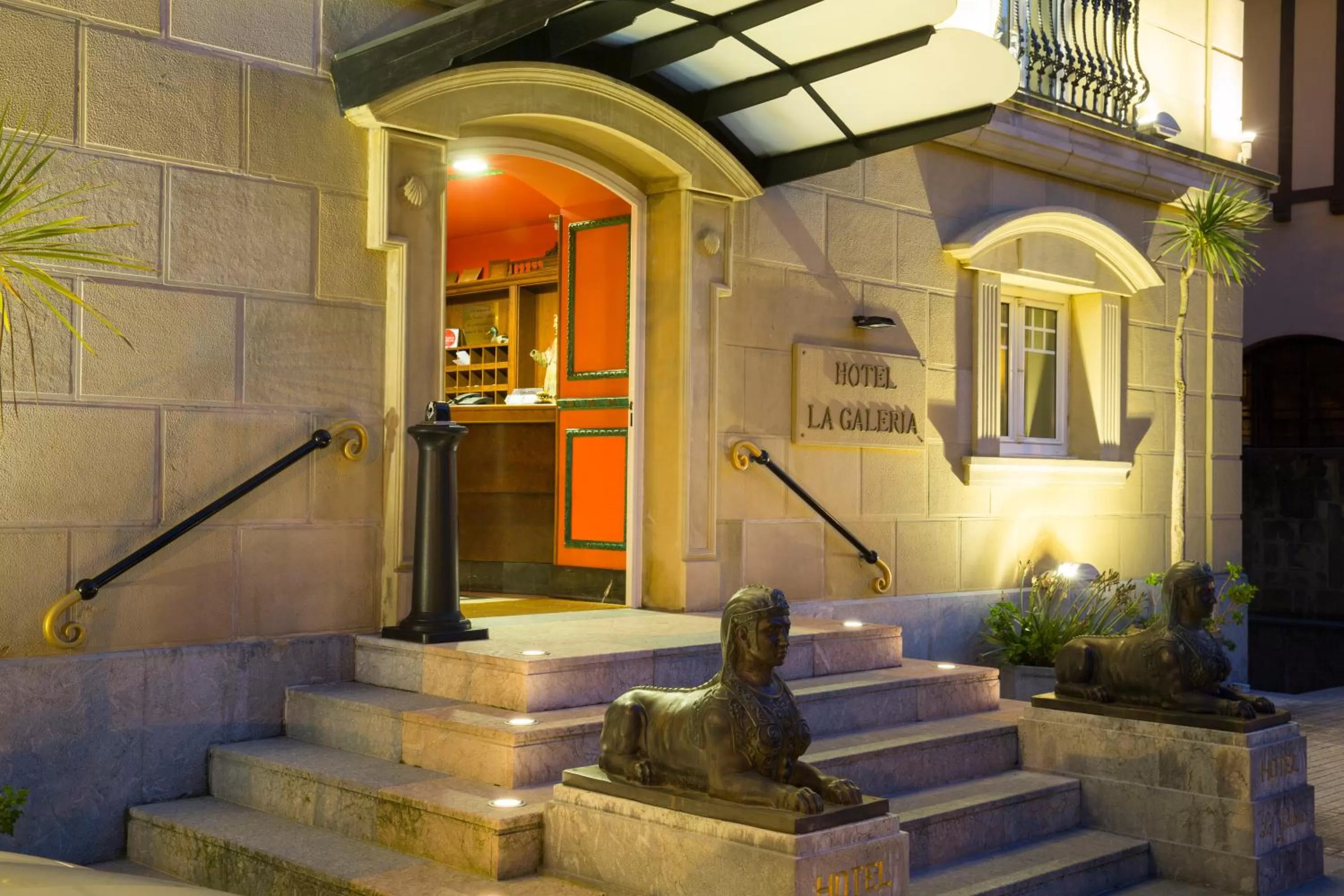 Facade/entrance in La Galería