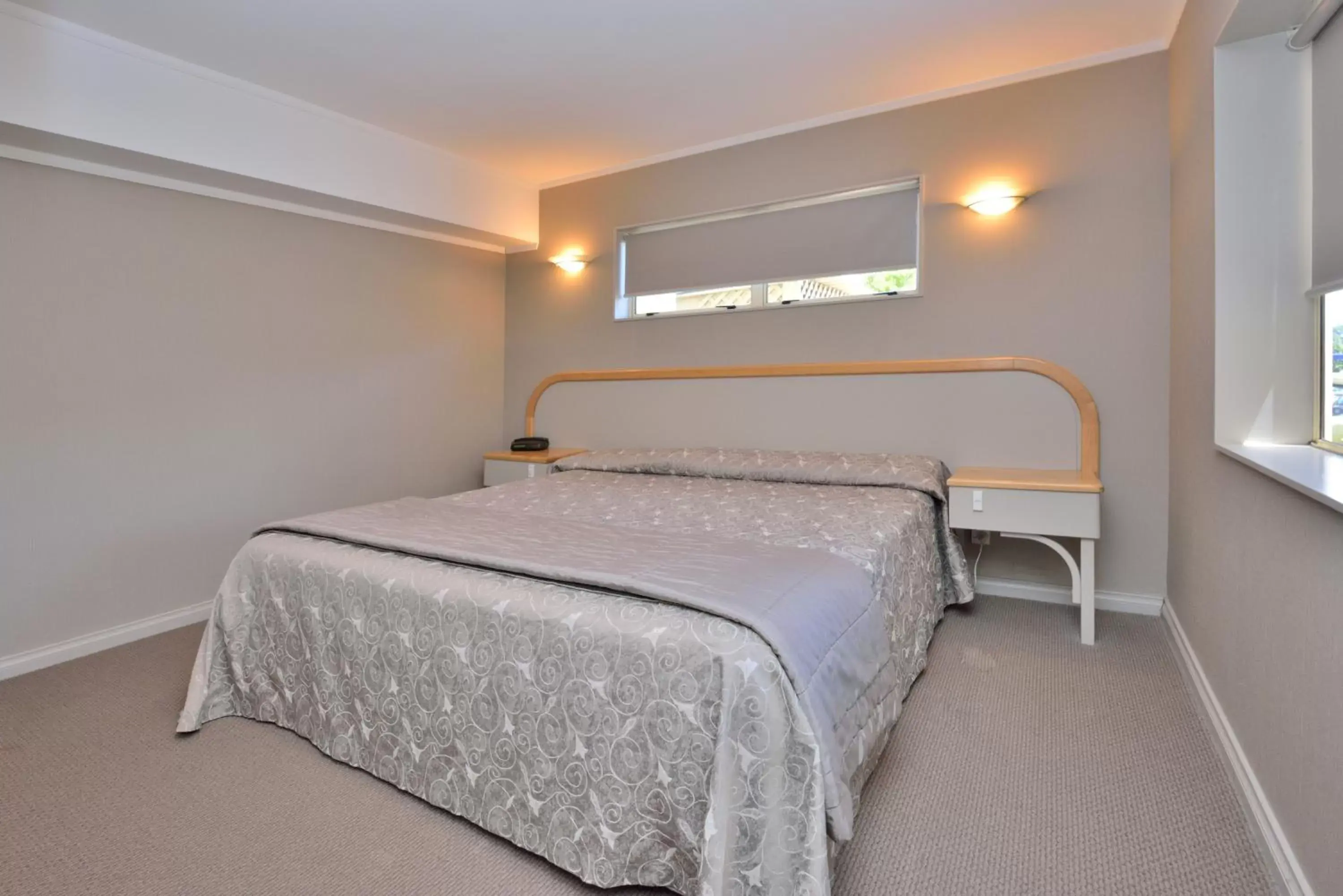 Two-Bedroom Suite with Spa Tub - Ground Floor in Shoreline Motel Two-Bedroom Suite with Spa Tub - Ground Floor in Shoreline Motel