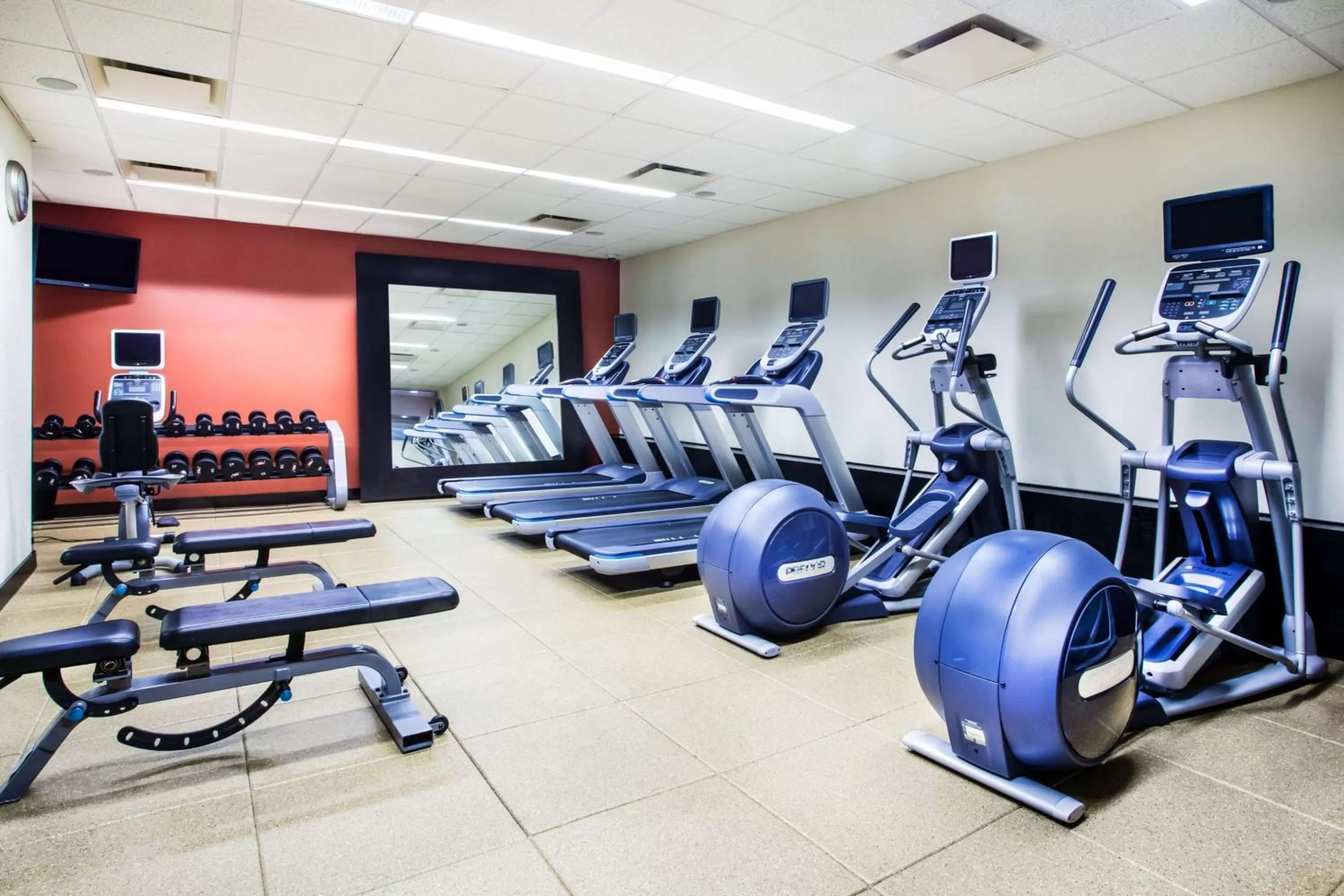 Fitness centre/facilities in Hilton Garden Inn West 35th Street